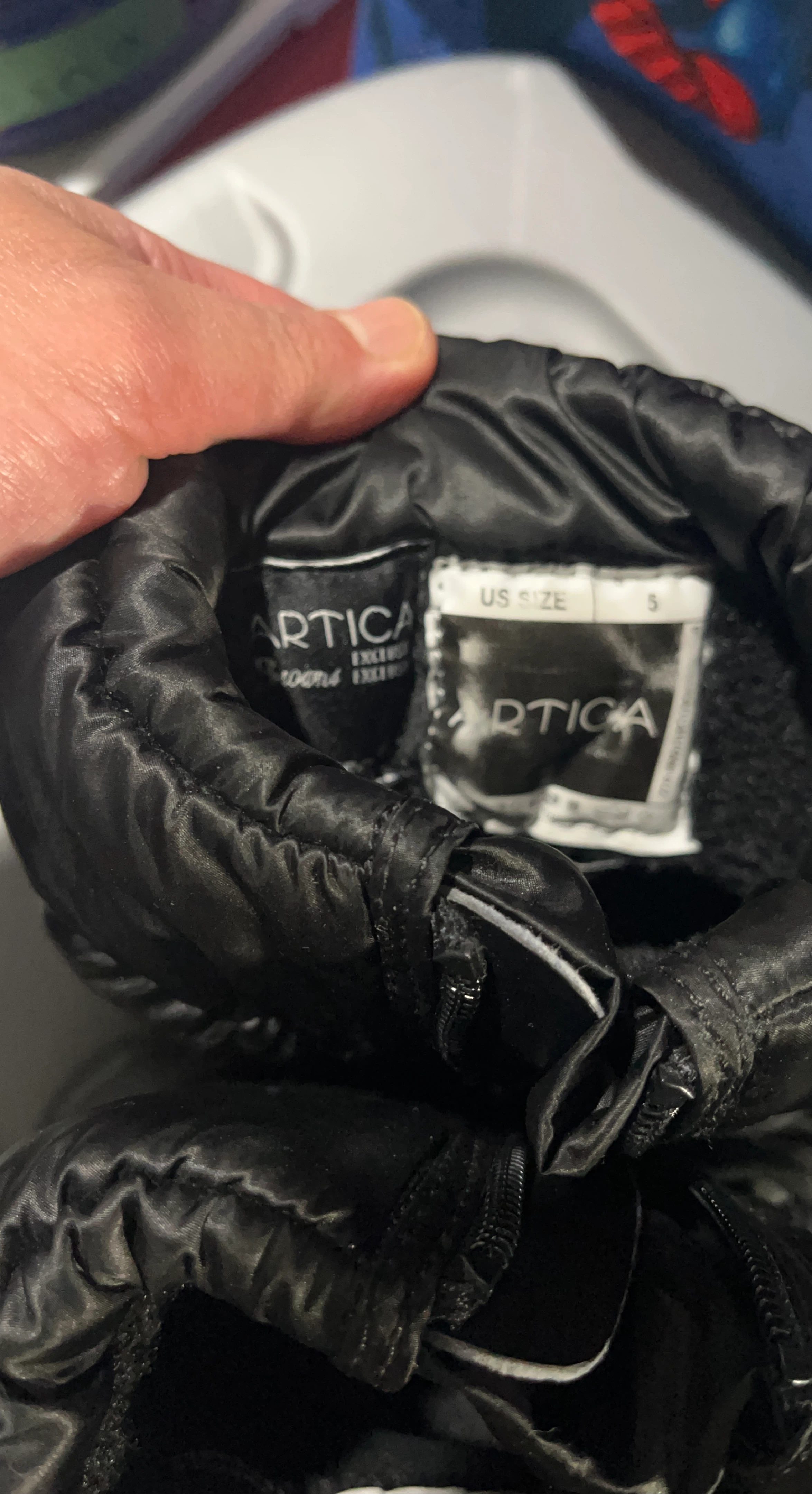ARTICA Black Puffer Boots - Size 3