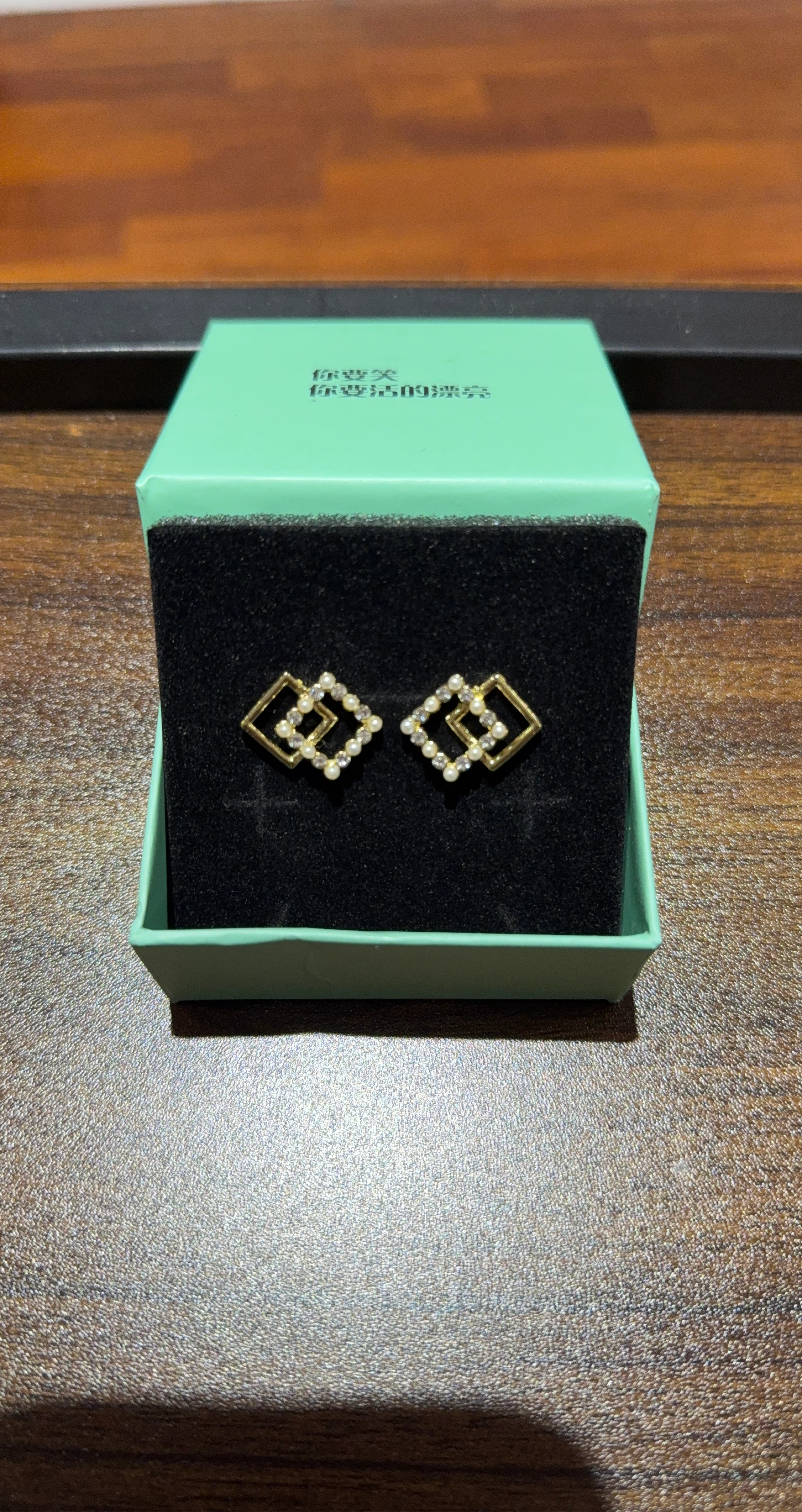 Gold geometric earrings with pearls and crystals