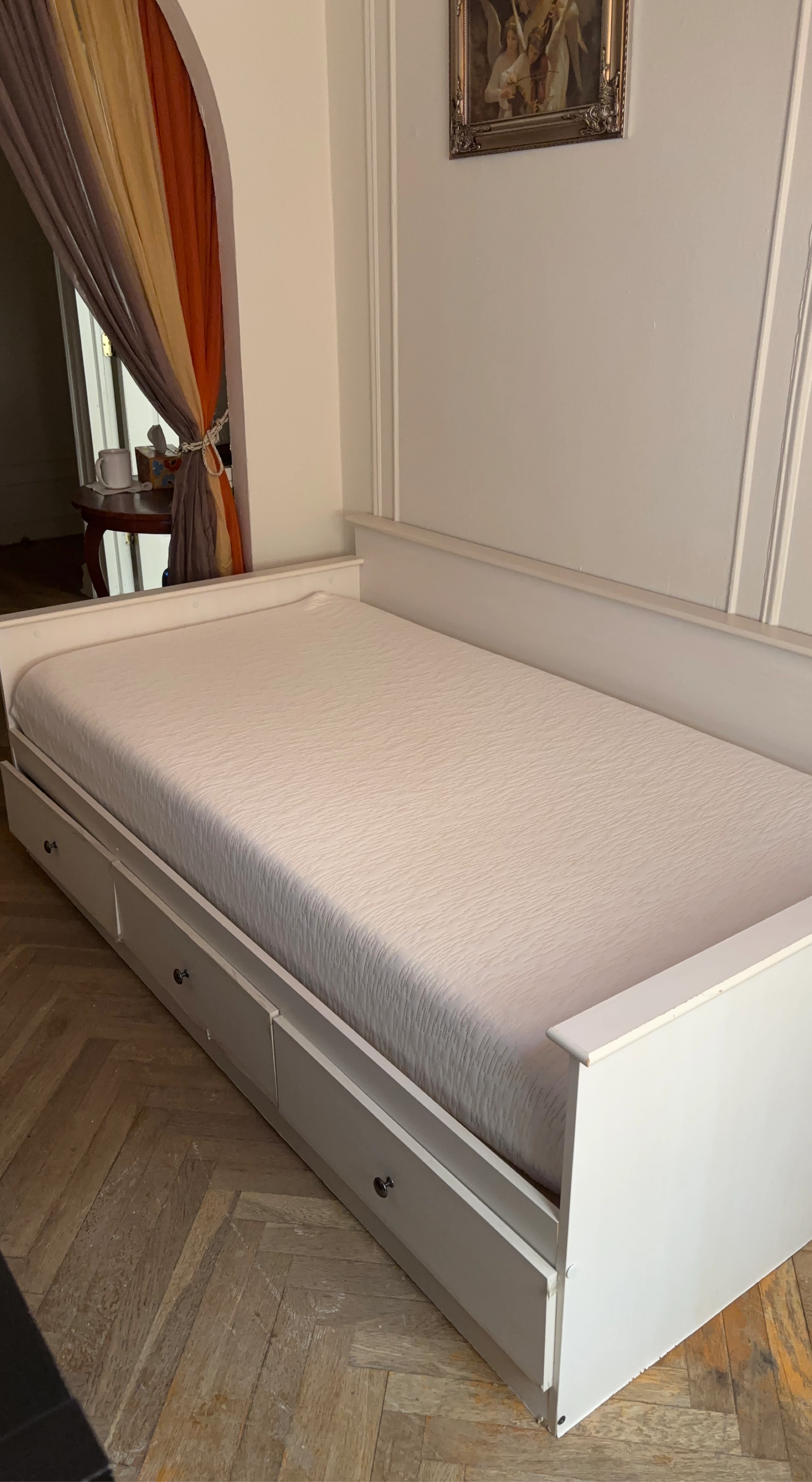 White Daybed with Storage Drawers