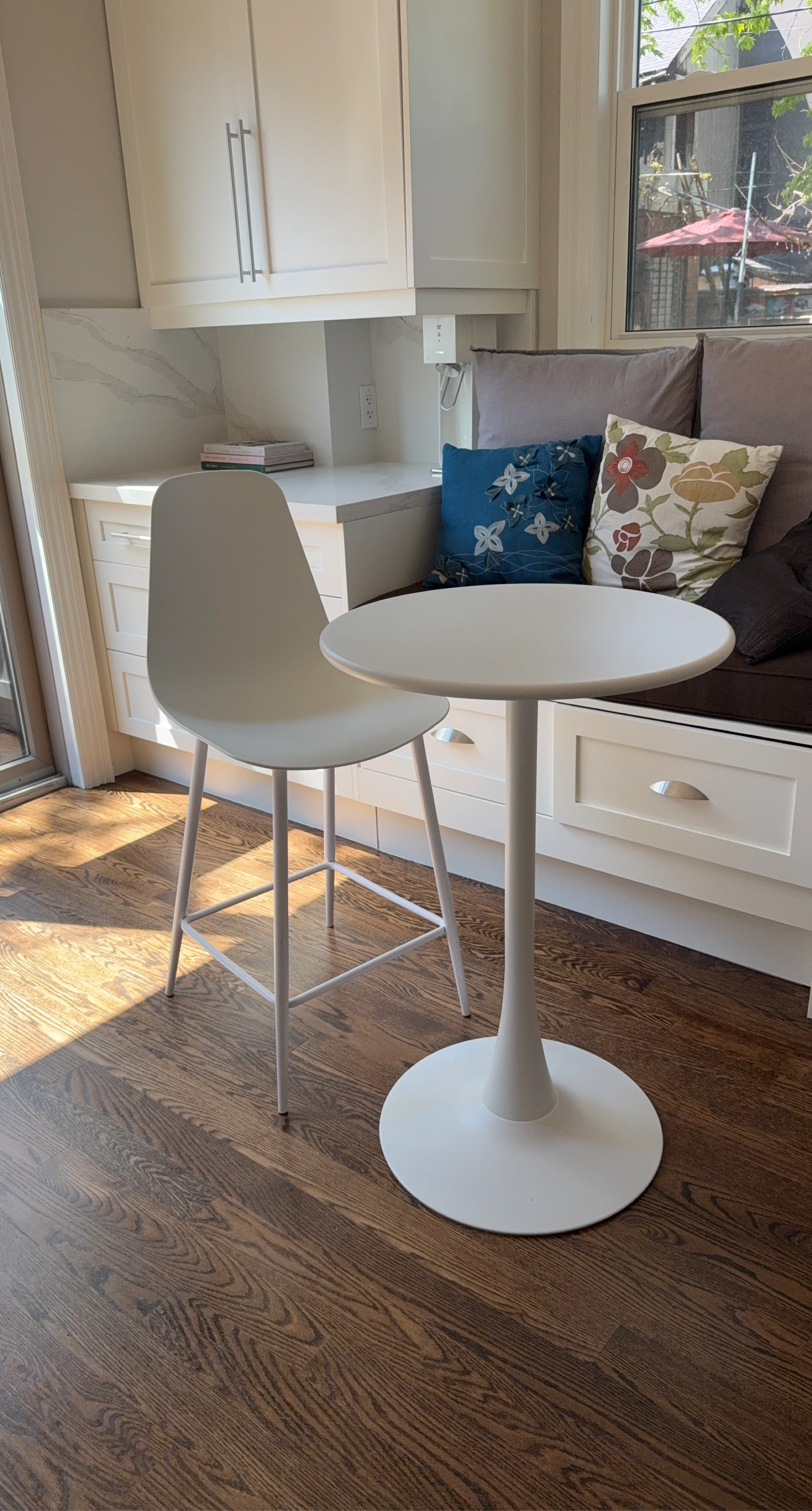 White Tulip Bar Table