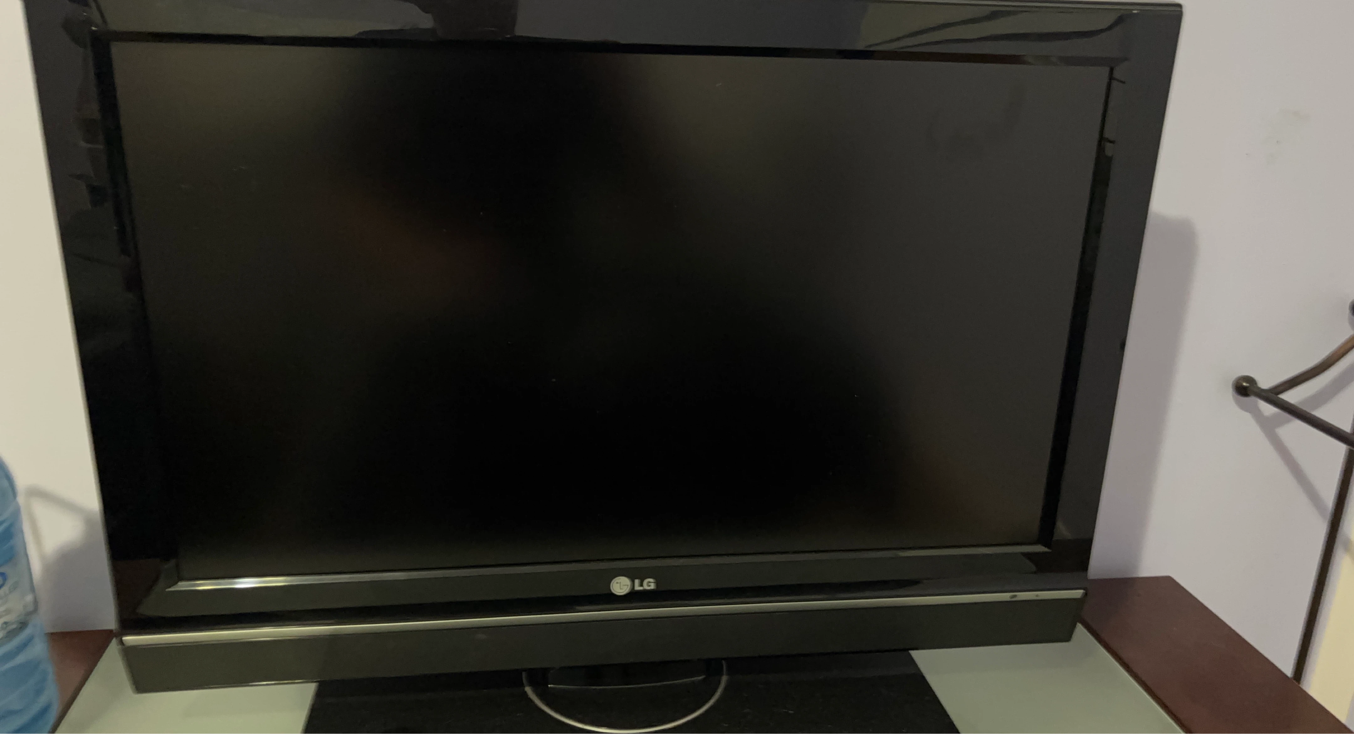 LG Flat Screen TV 32”