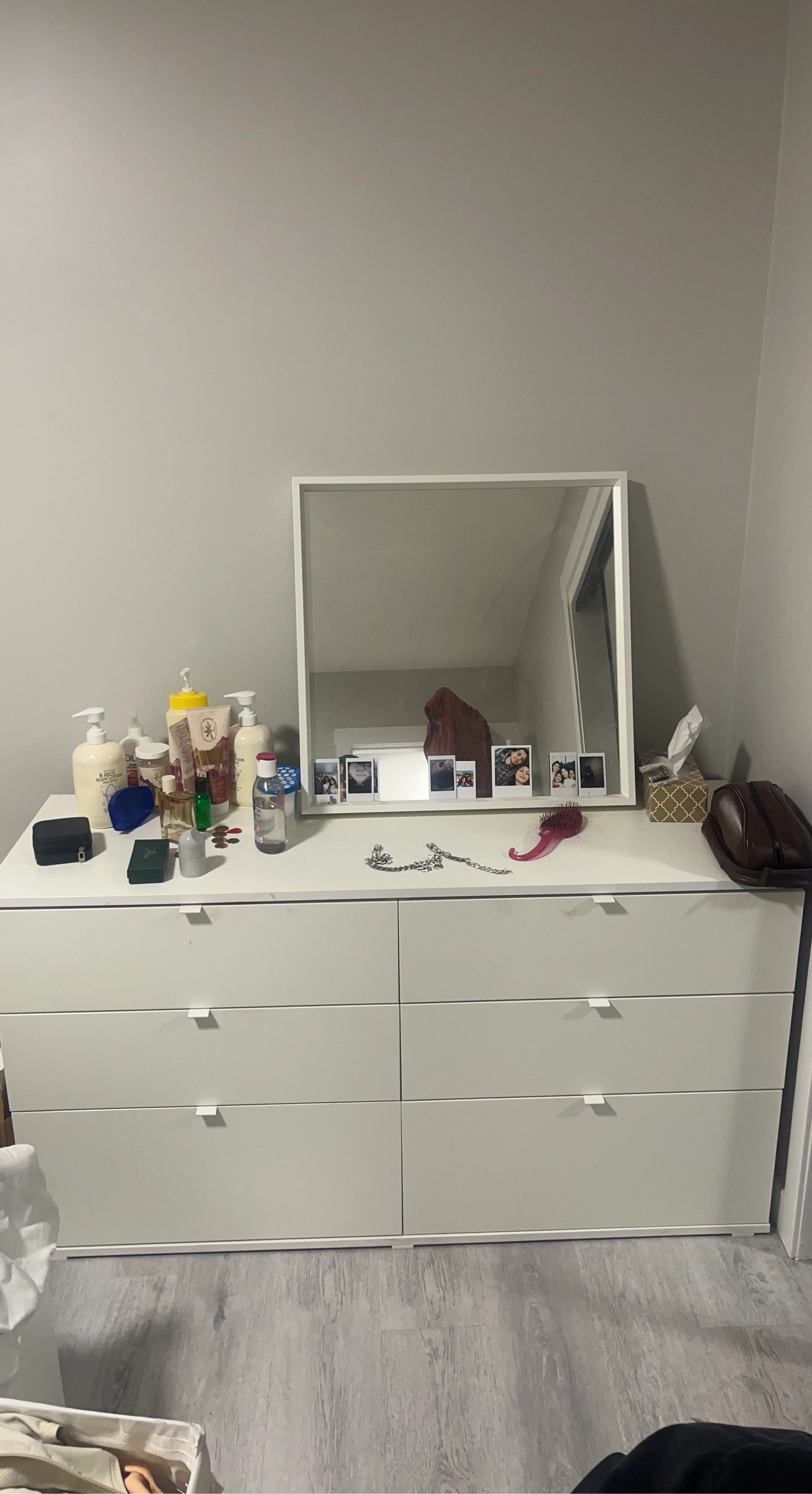White 6-Drawer Dresser with Mirror