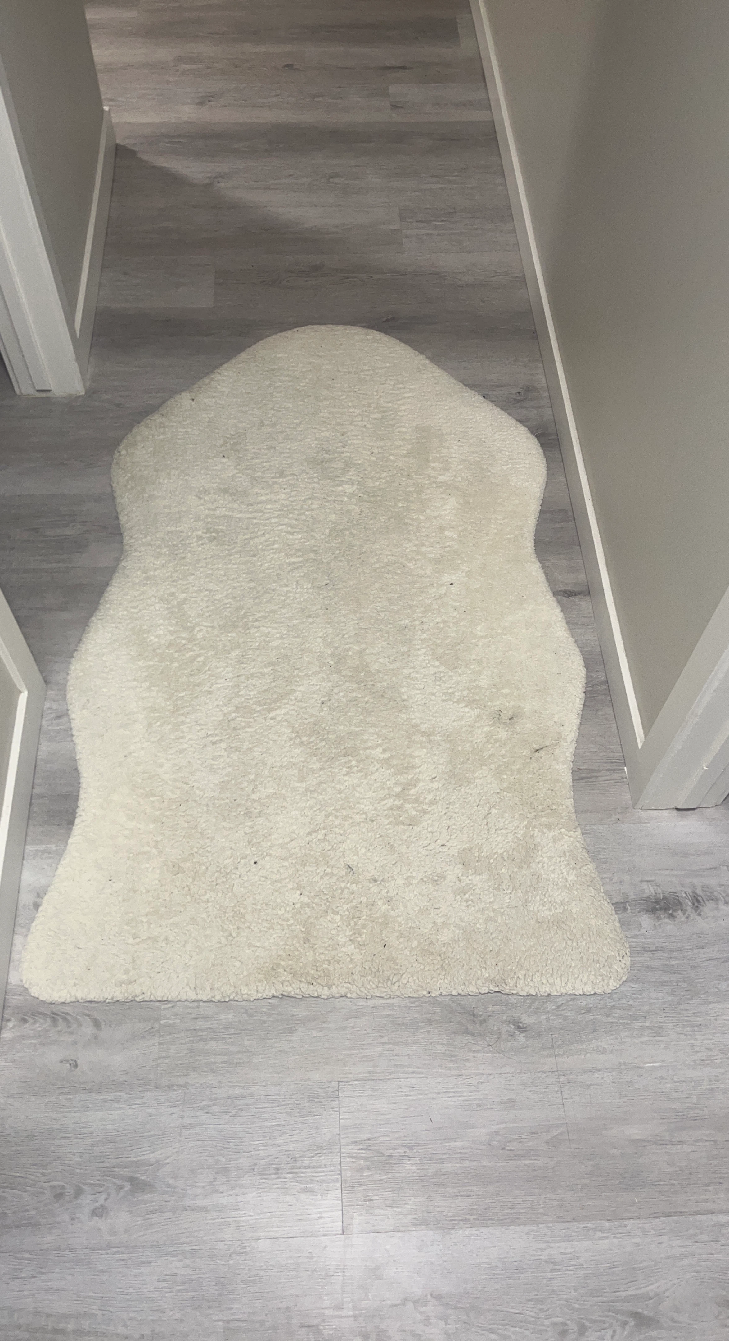 Cream Shaggy Faux Sheepskin Rug