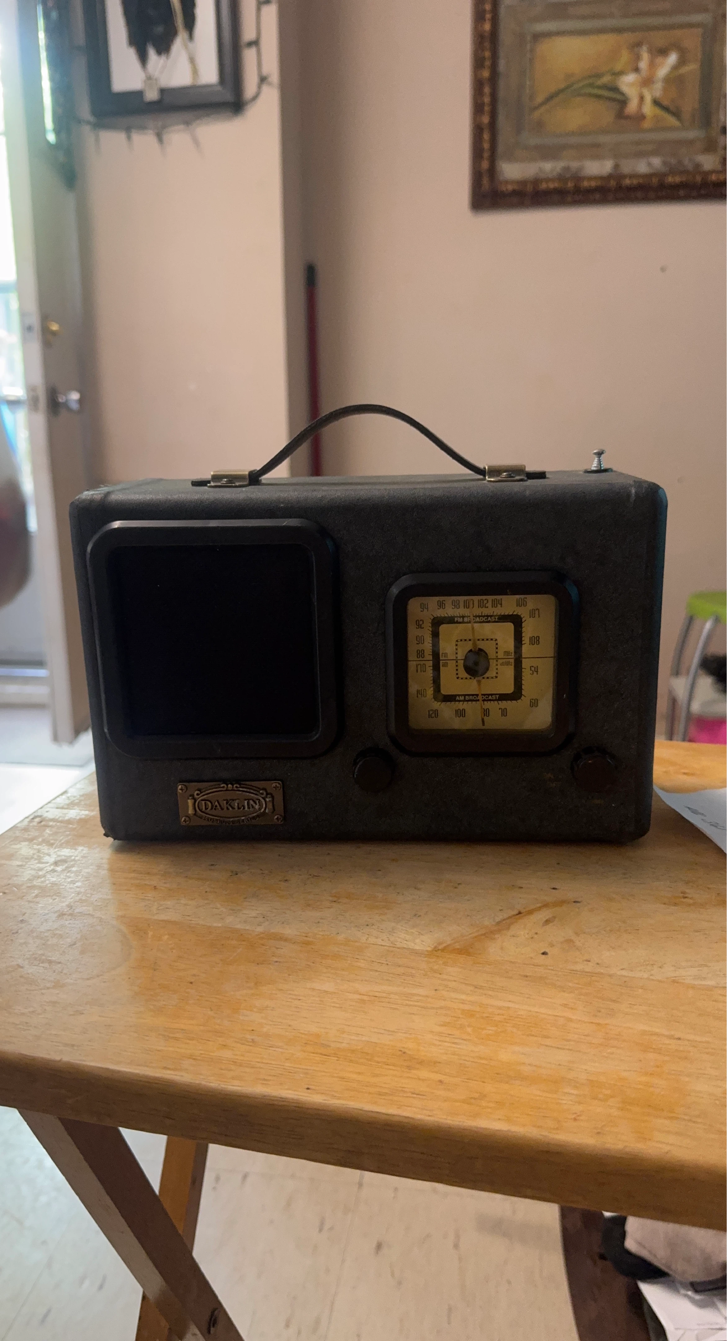 Dakon Portable Radio