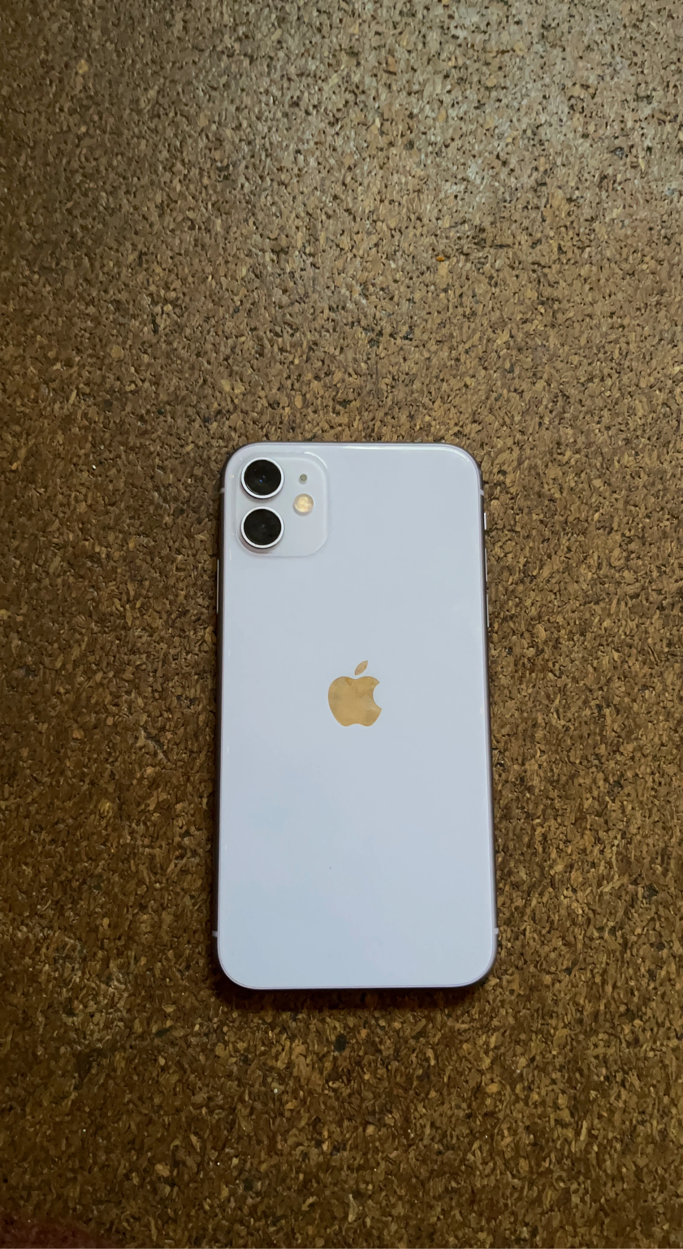 Apple iPhone 11 - White