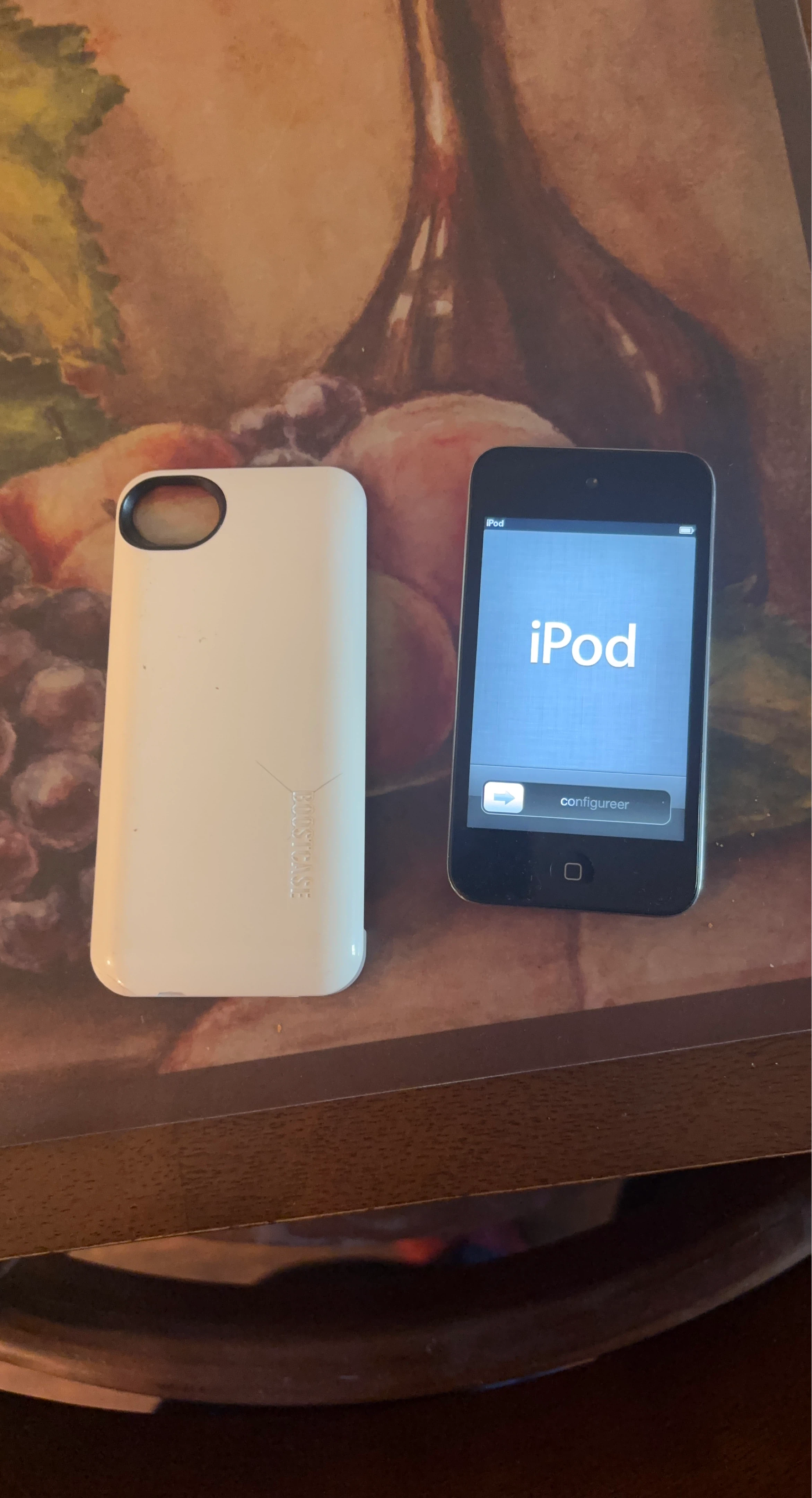 Apple iPod Touch (4th Gen) with Case