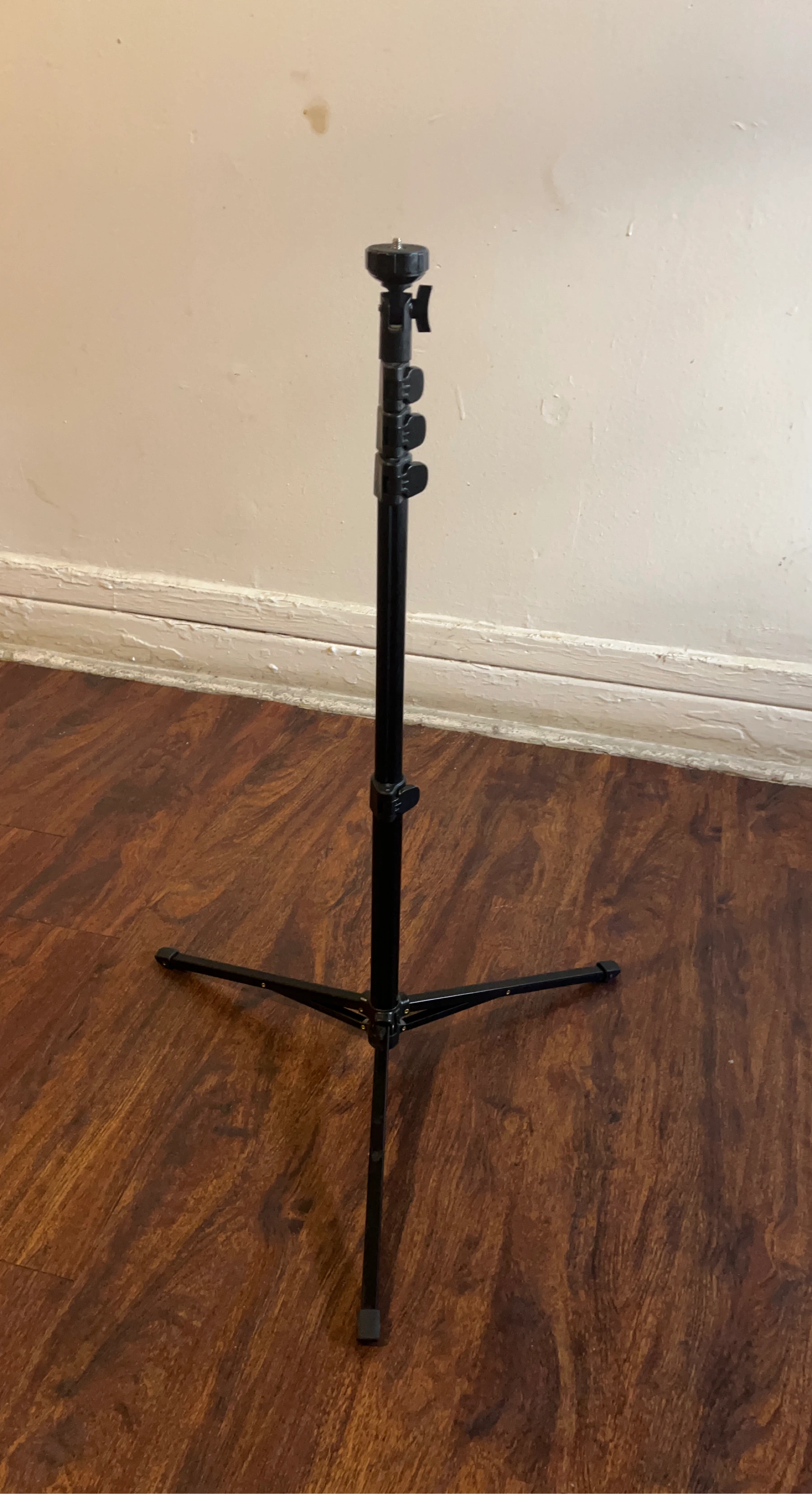 Adjustable Tripod Stand