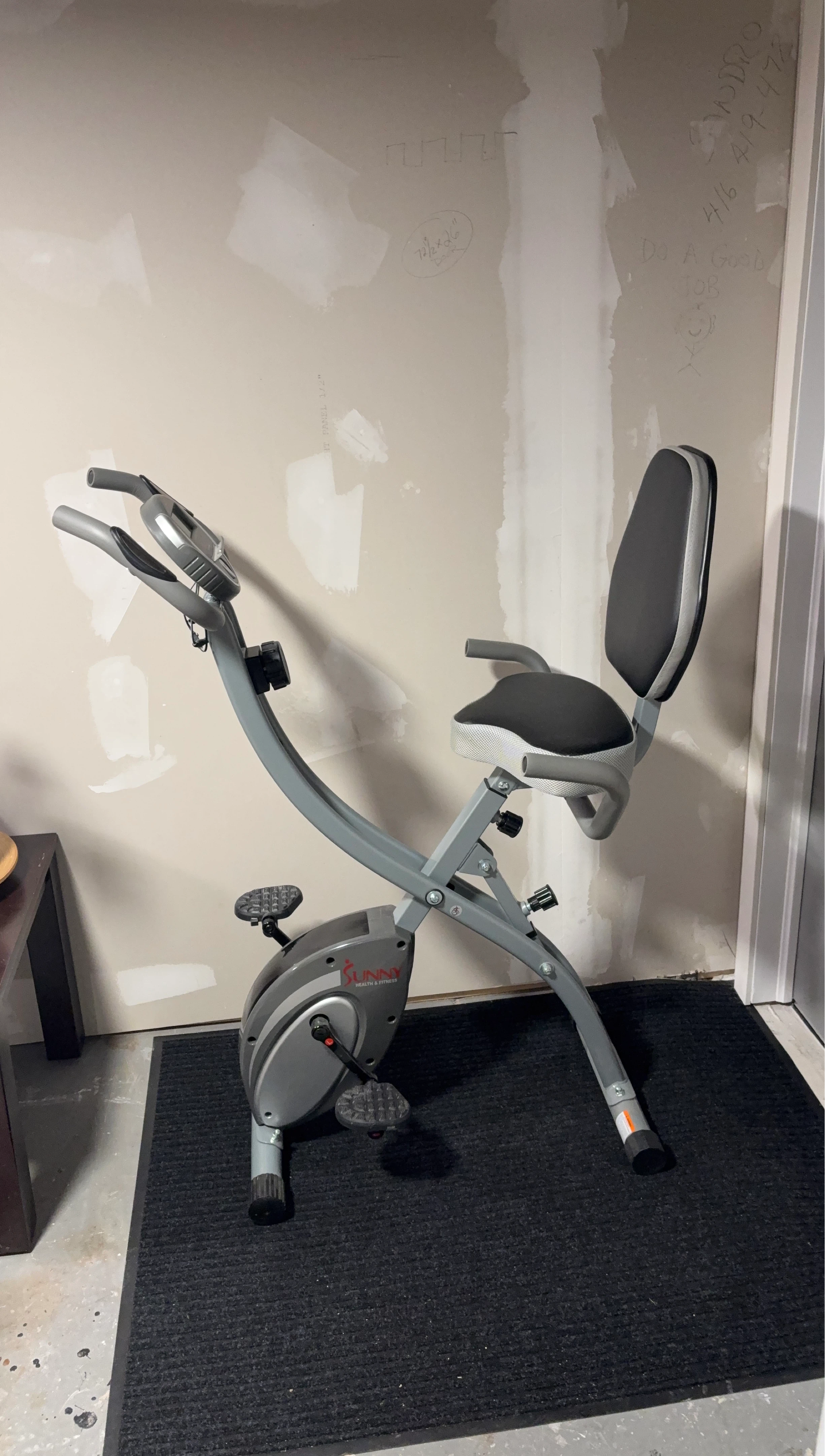 Sunny Health & Fitness Recumbent Bike