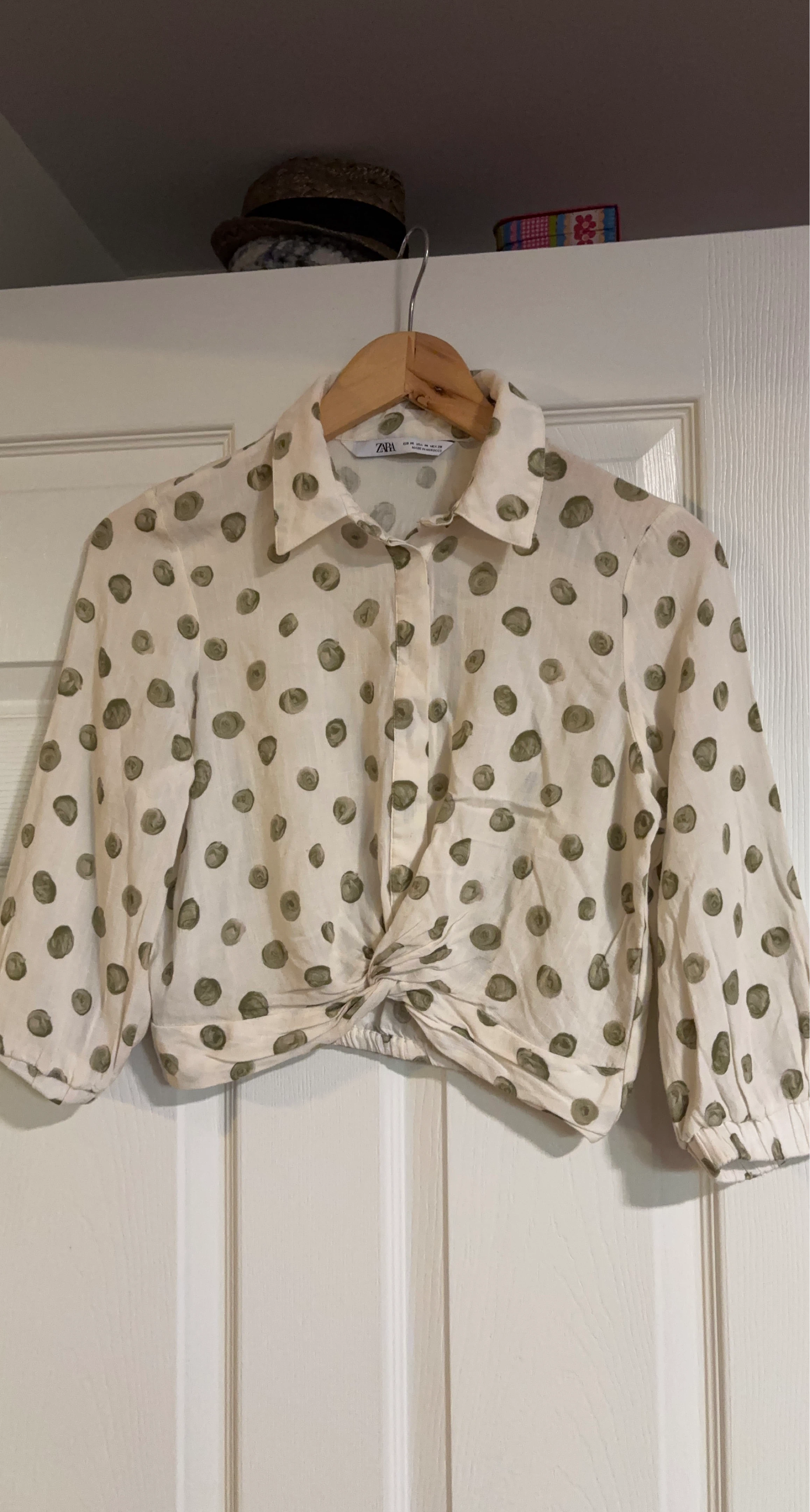 Zara White and Green Polka Dot Cropped Shirt - Size M