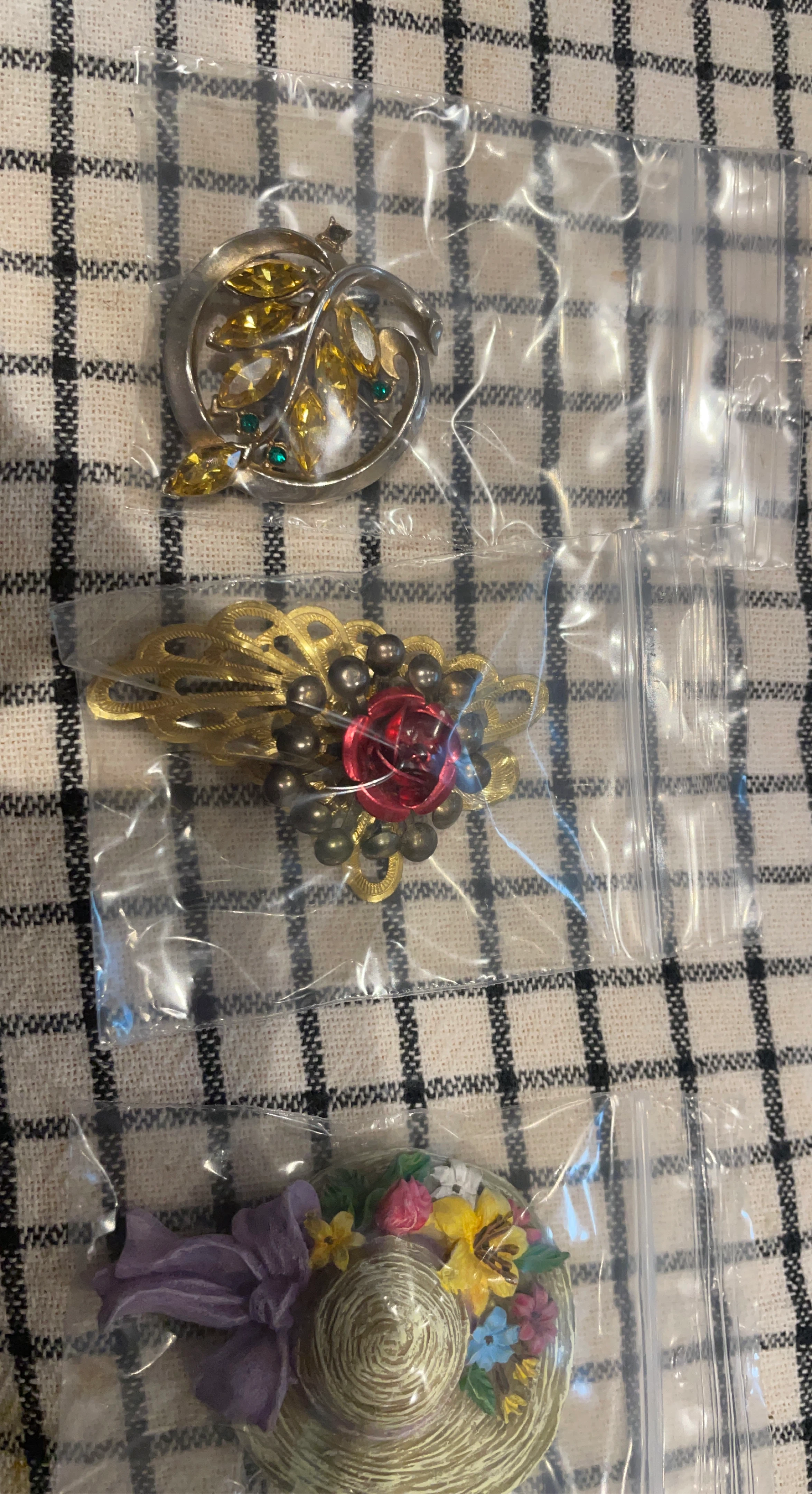 Set of 3 vintage-style brooches