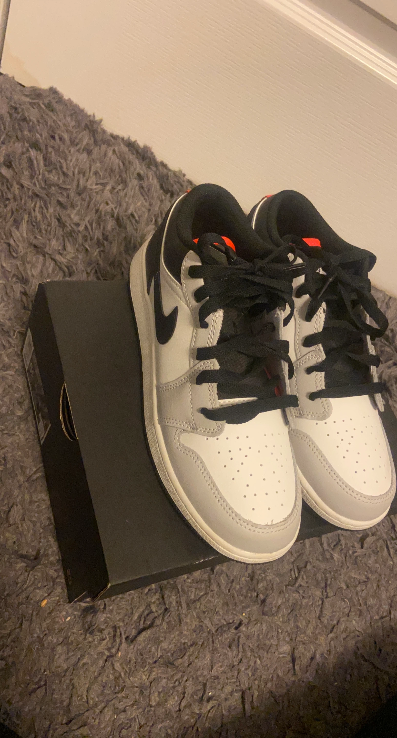 Air Jordan 1 Low (GS) - Black/White/Grey - Size 5Y