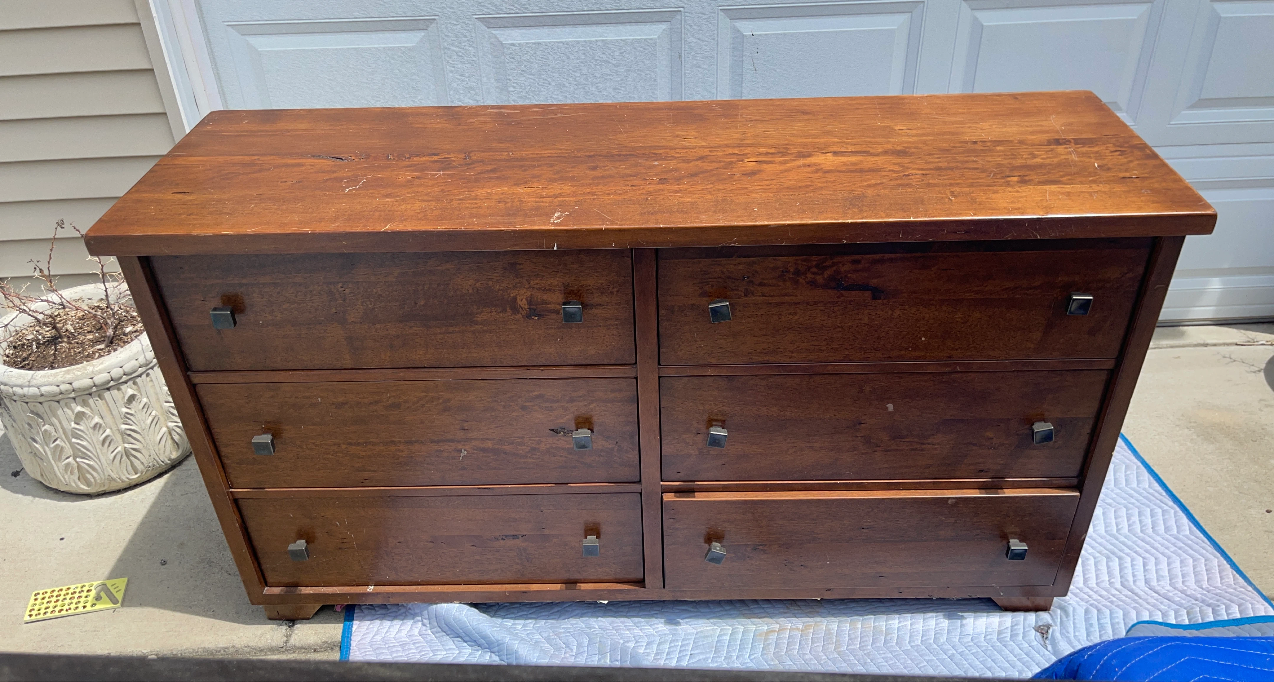 Wooden Dresser with 6 Drawers