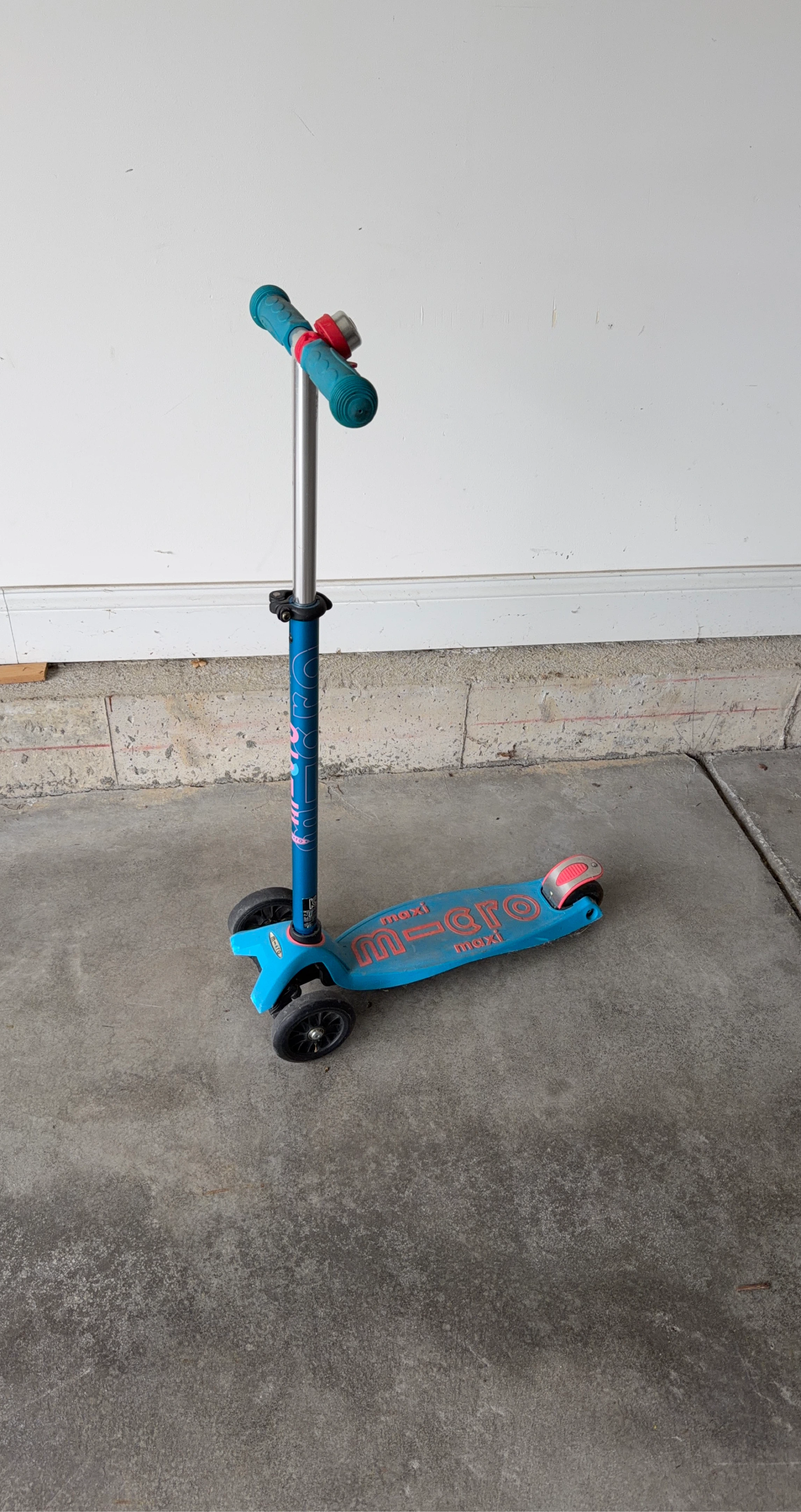 Micro Maxi 3-Wheel Scooter