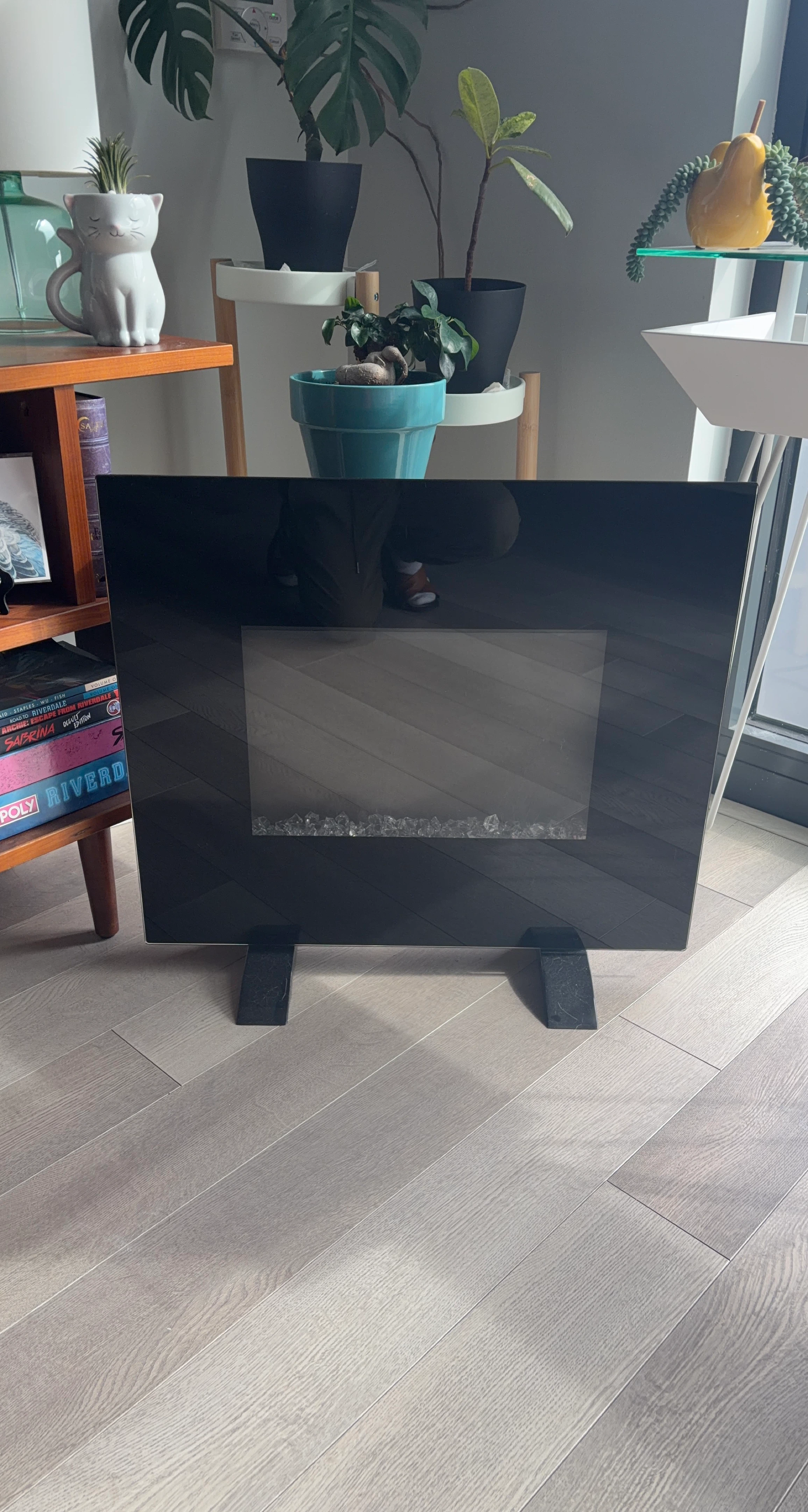 Black Electric Fireplace with Glass Flame Bed
