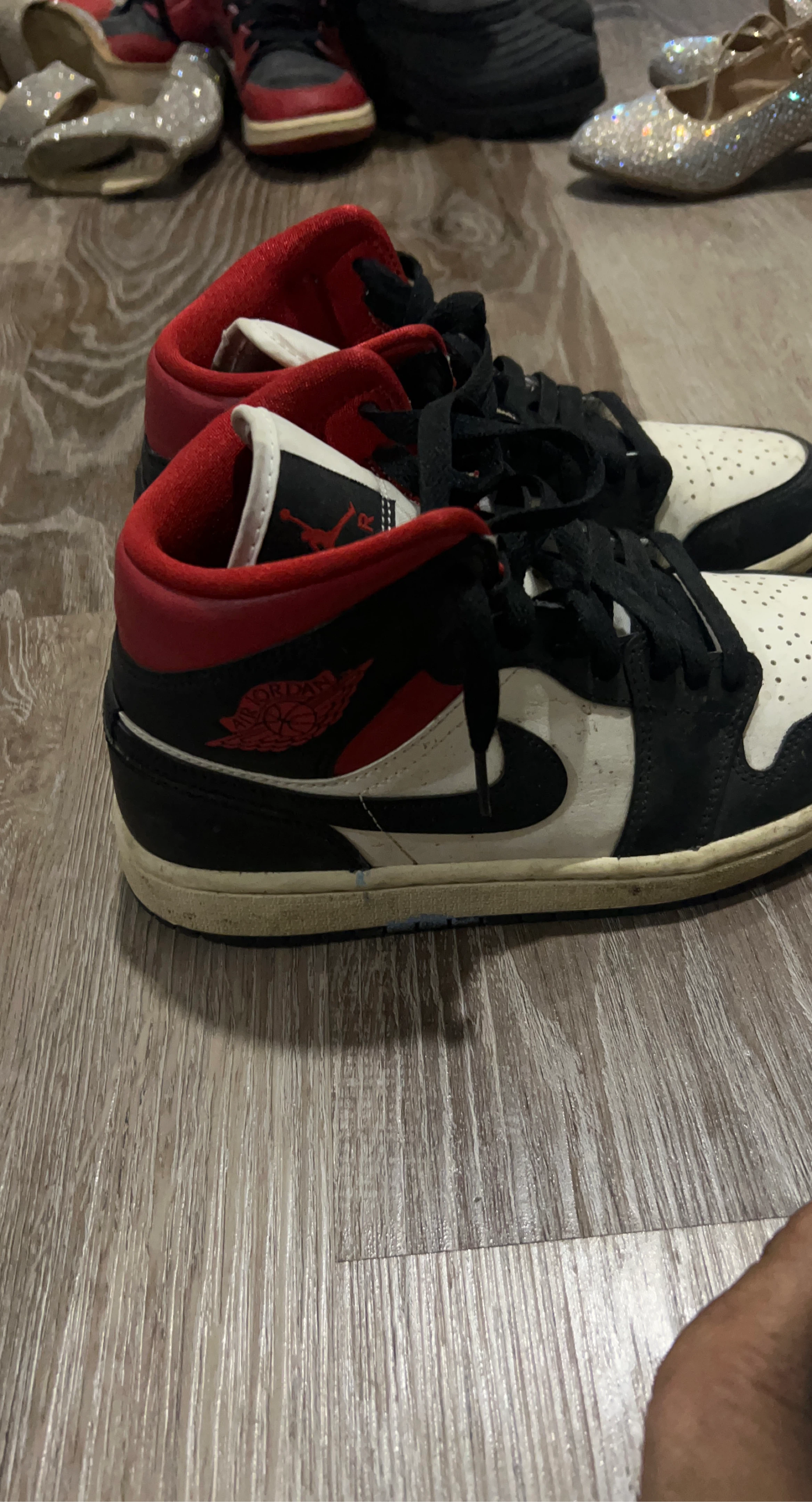 Air Jordan 1 Mid SE 'Fearless' Sneakers