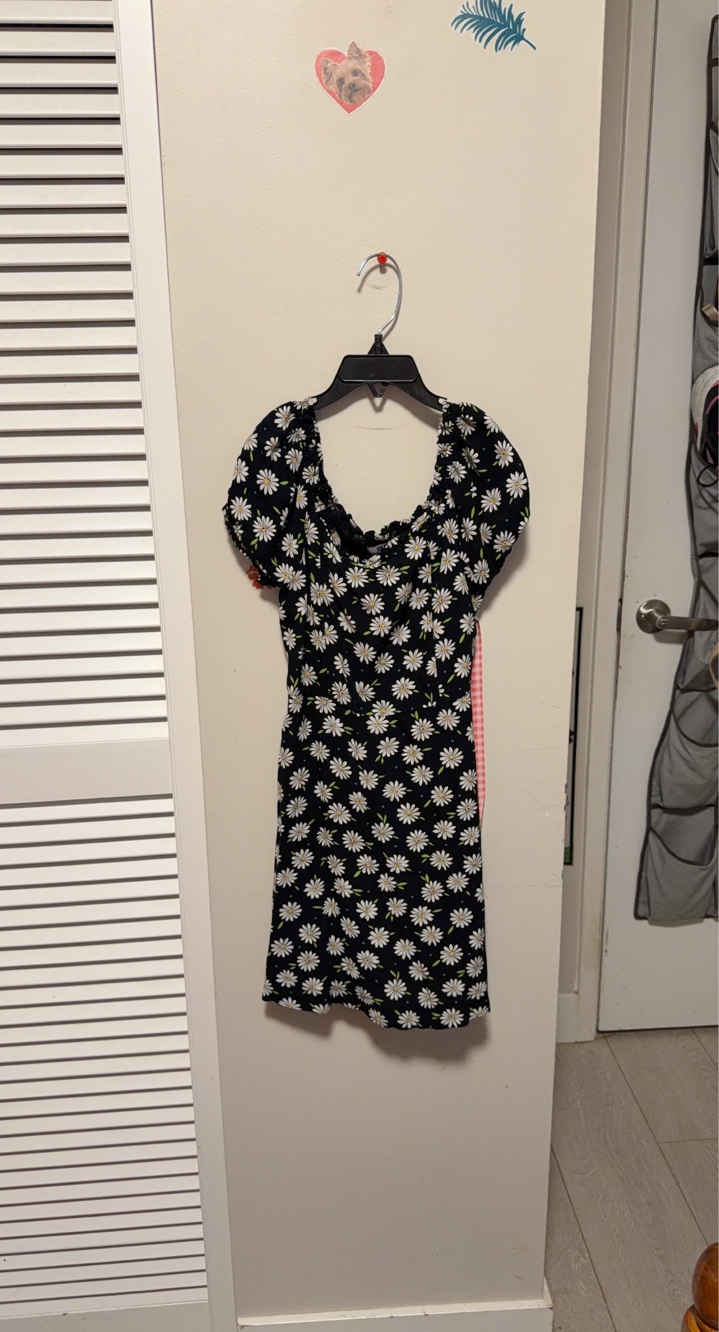 Black Daisy Print Off-the-Shoulder Dress Size Medium (8)
