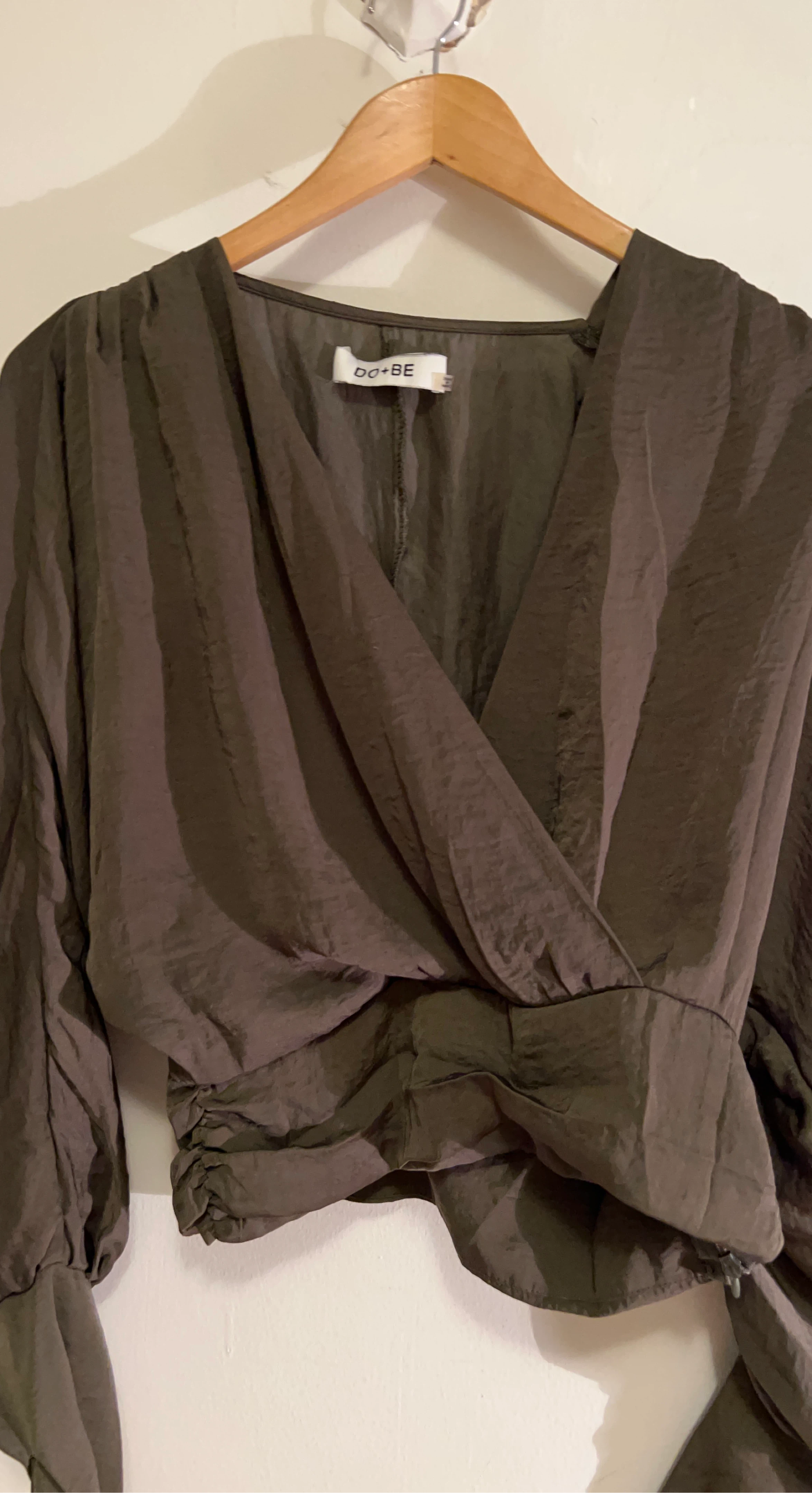 DO+BE Women's Brown/Green Ruched V-Neck Long Sleeve Blouse
