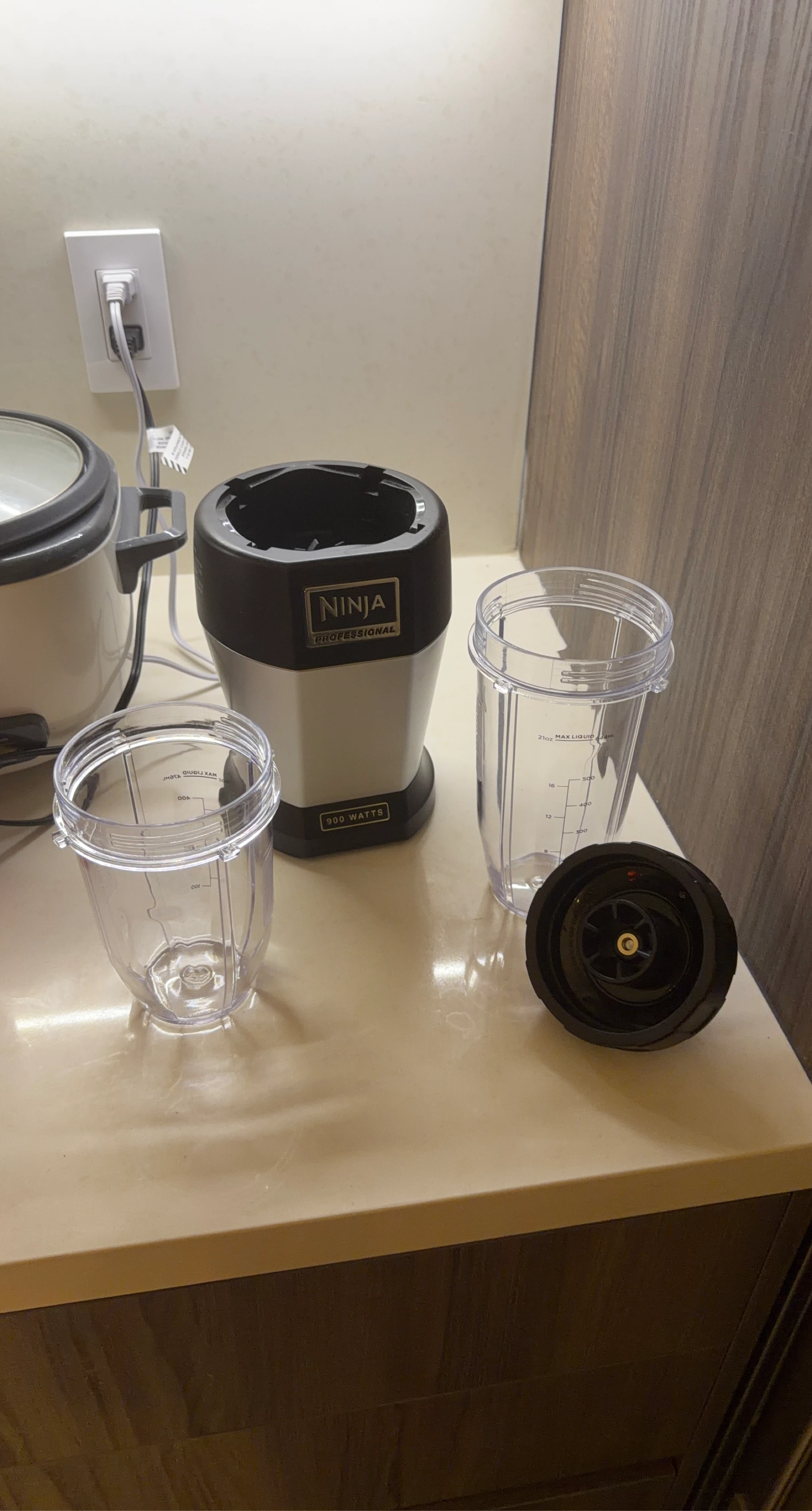 Ninja Professional Blender 900 Watts with Cups