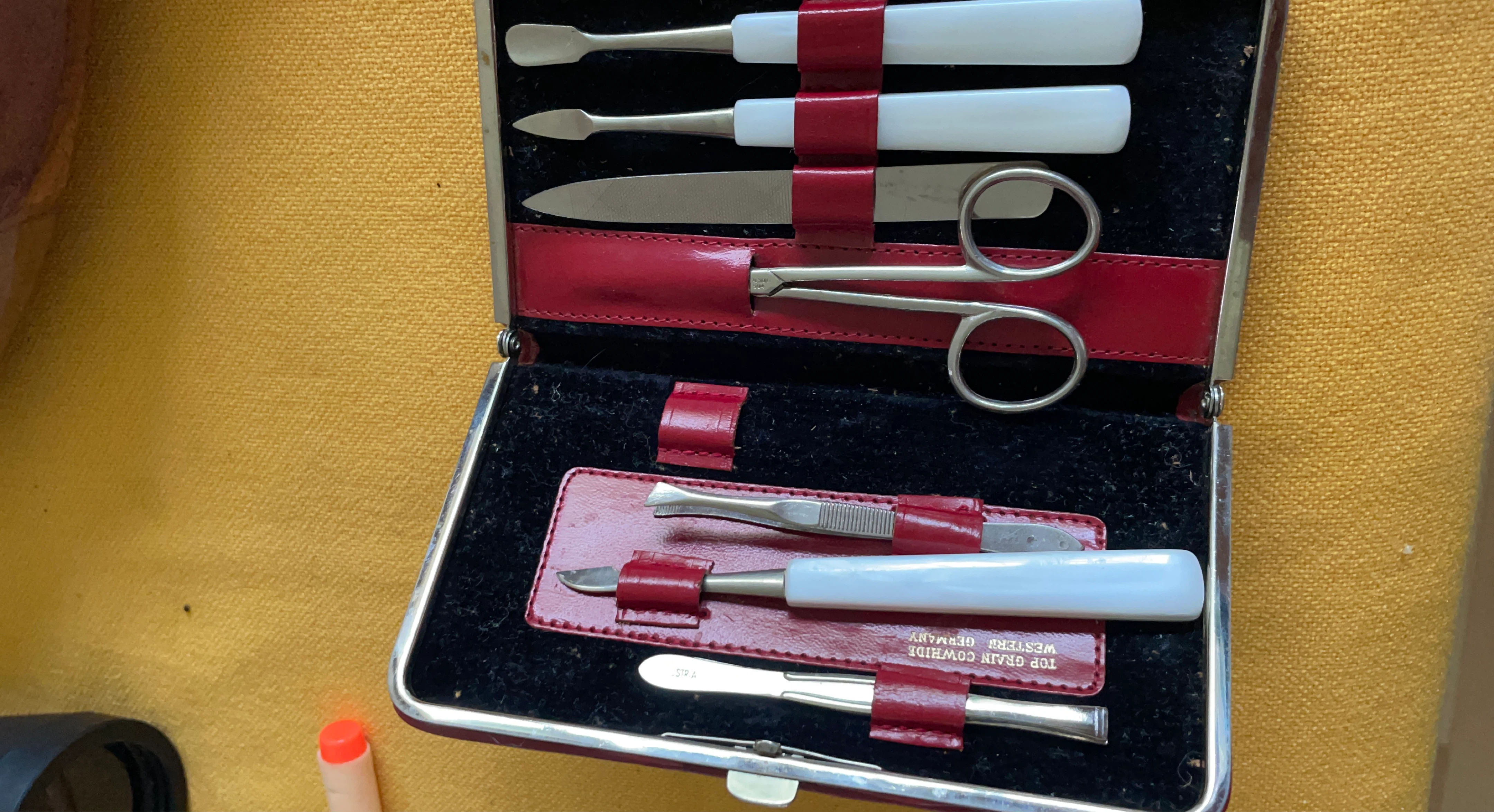 Top Grain Cowhide Manicure Set