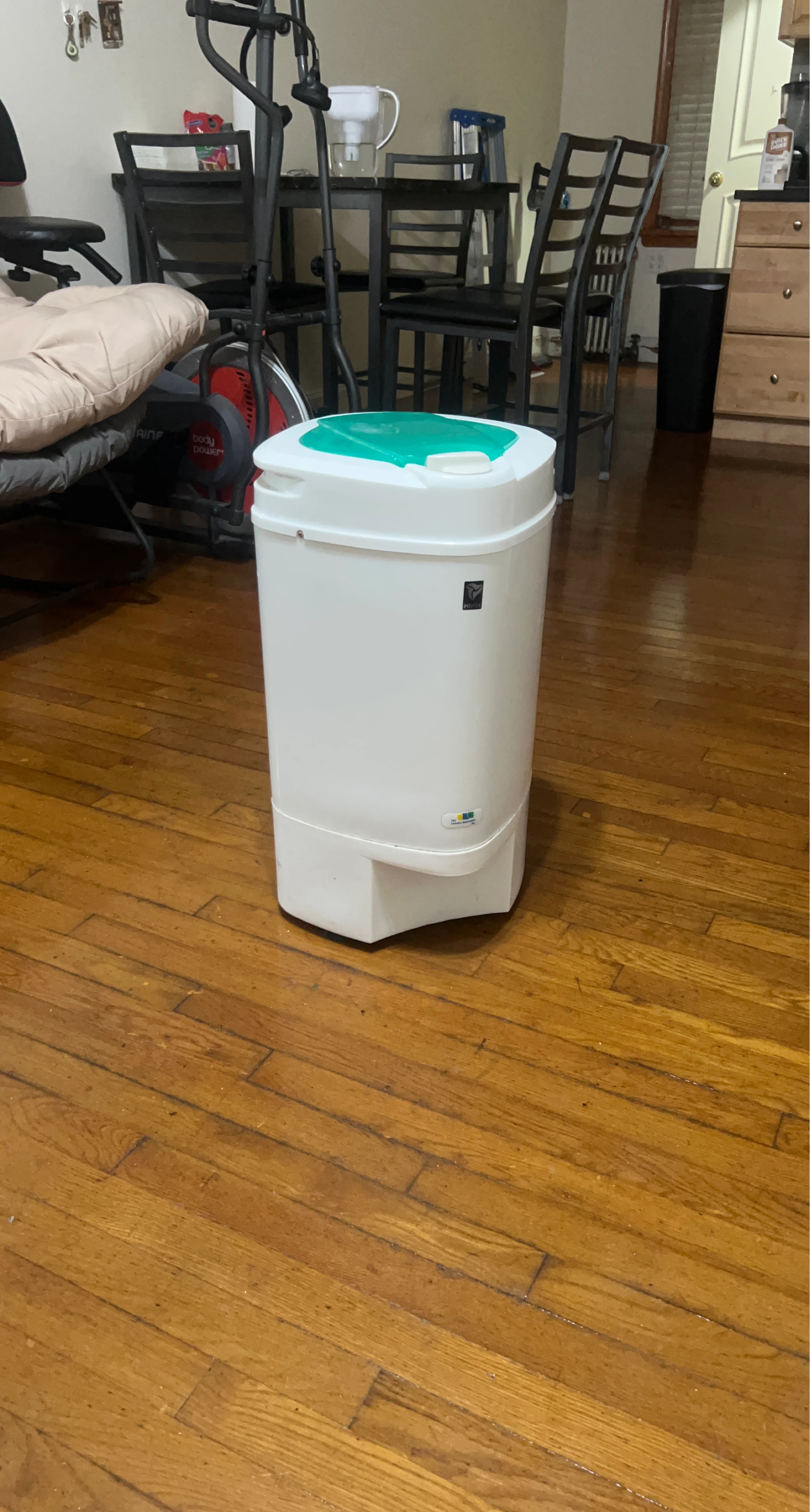 White Compact Spin Dryer with Teal Lid
