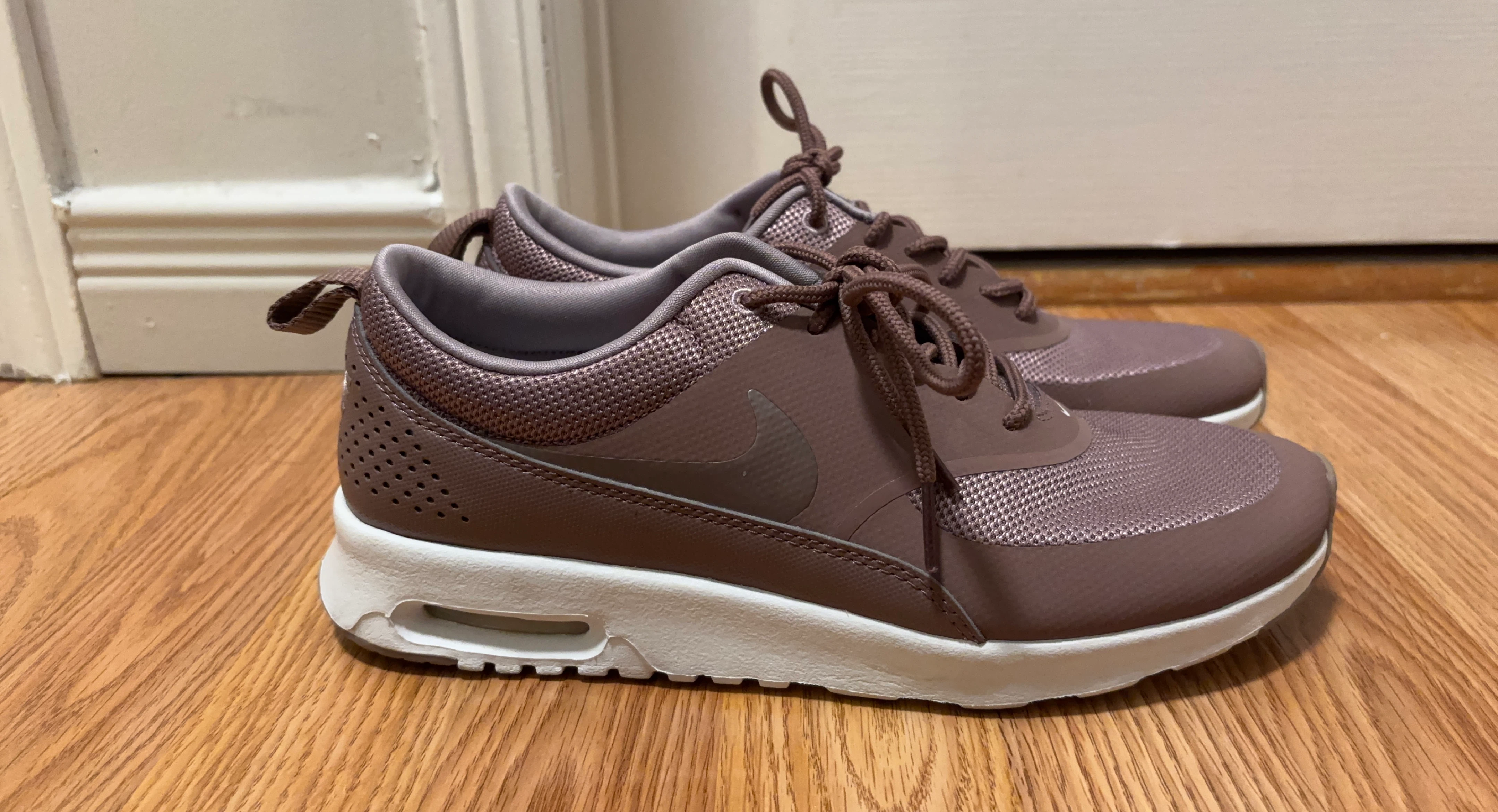 Nike Thea Women's Sneakers - Rose Gold