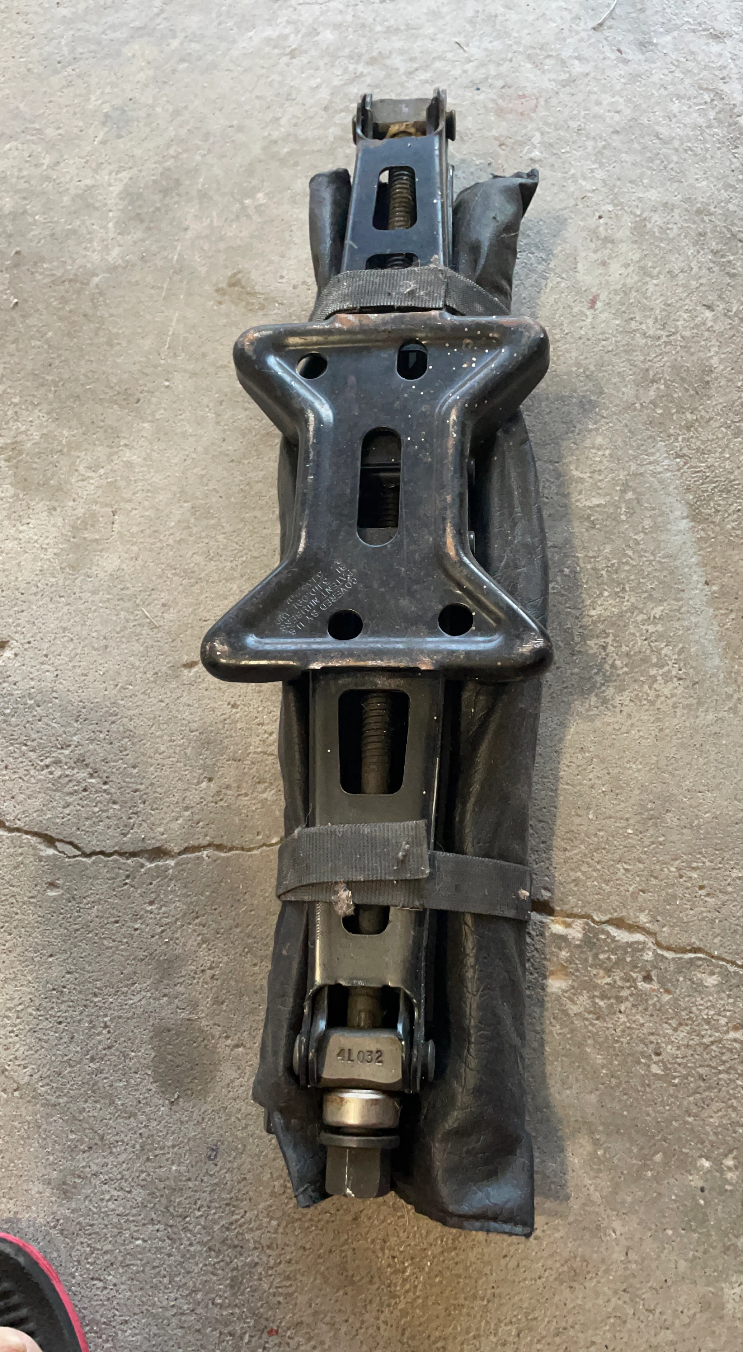 Car Jack with Black Carrying Bag