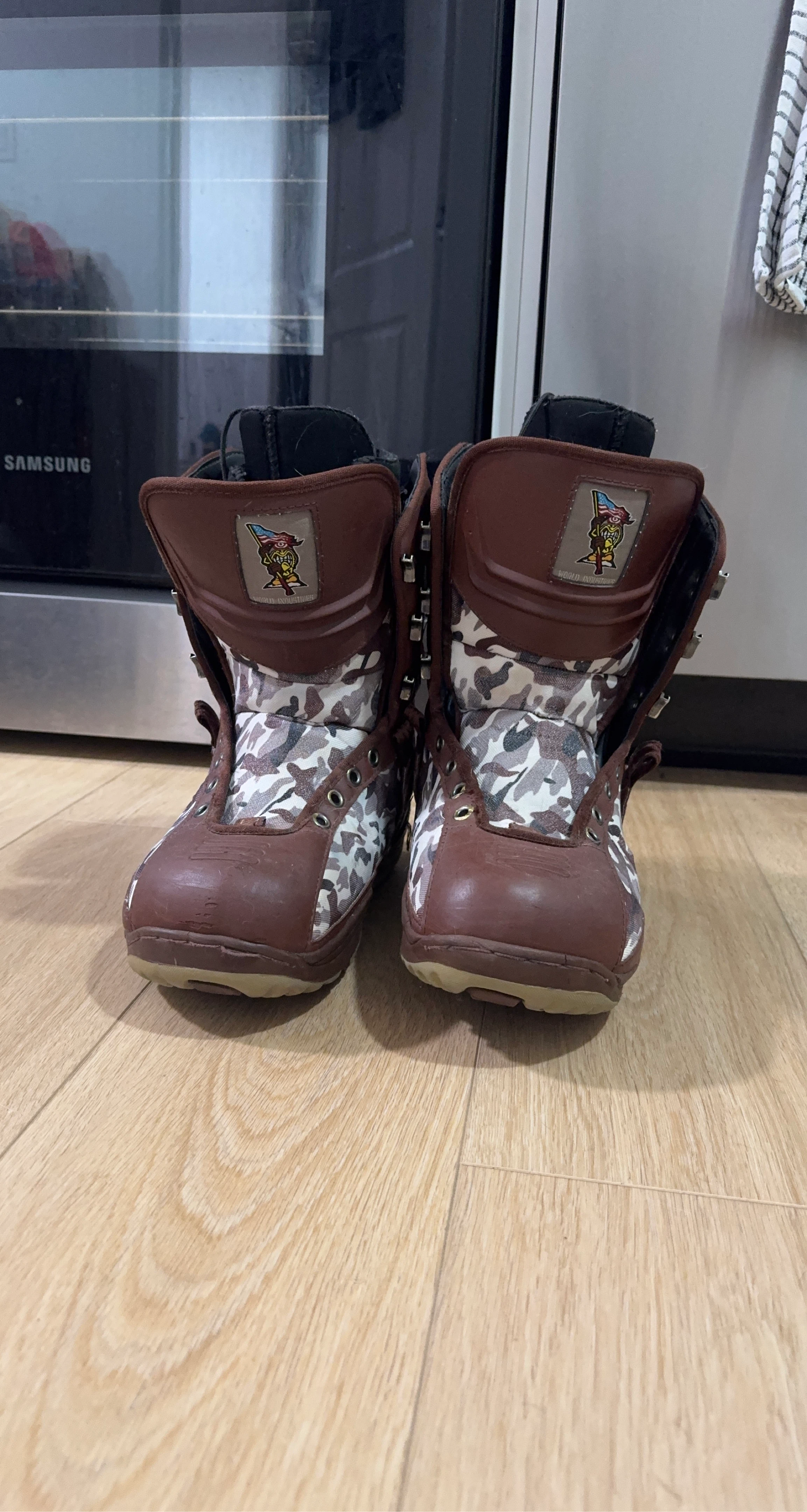 World Industries Snowboard Boots