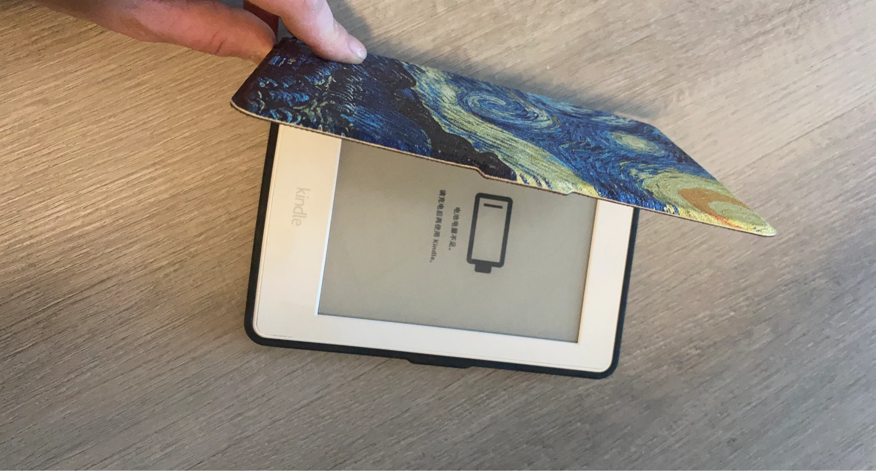 Kindle E-Reader with Starry Night Case