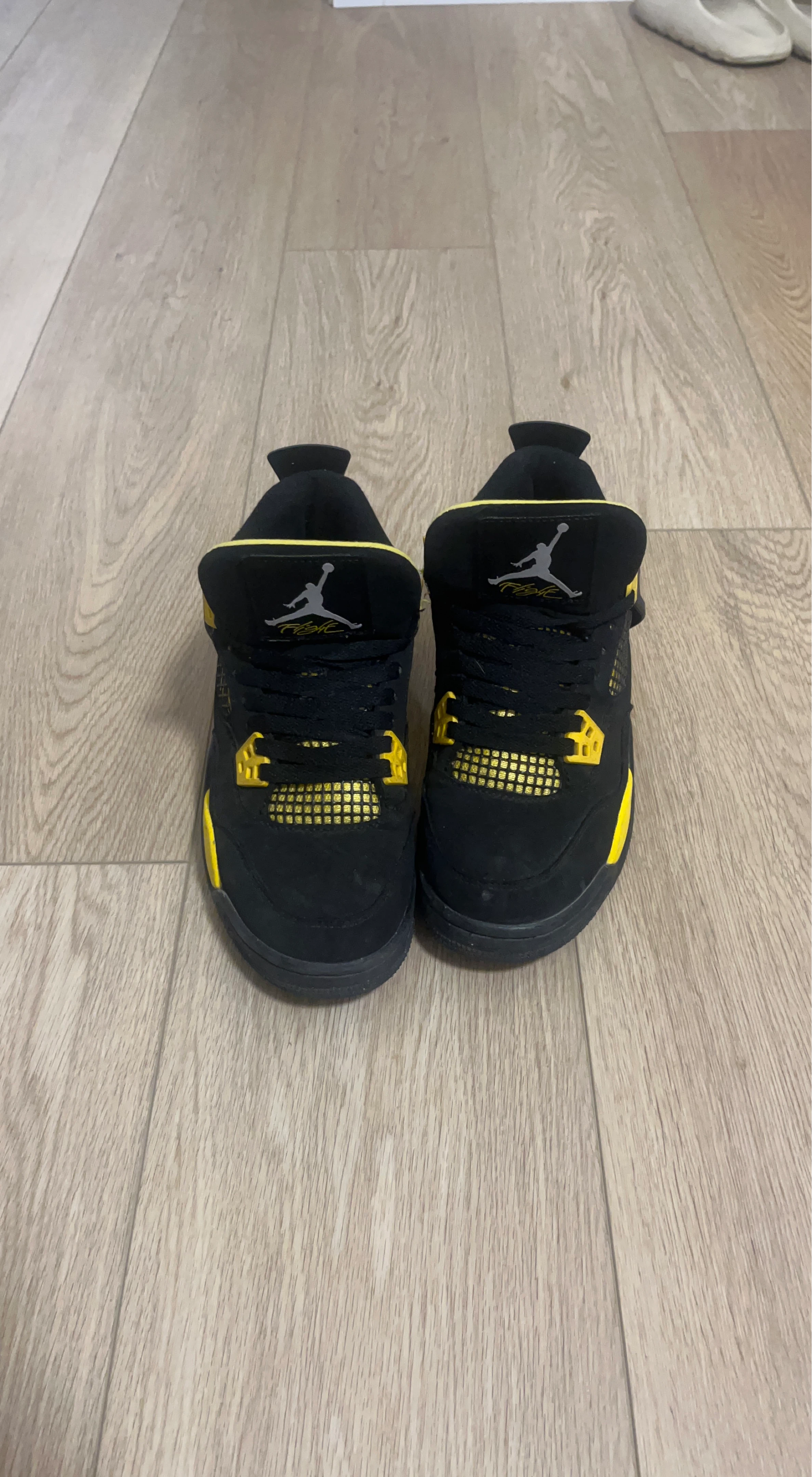 Jordan 4s retro black and yellow SIZE 5 YOUTH