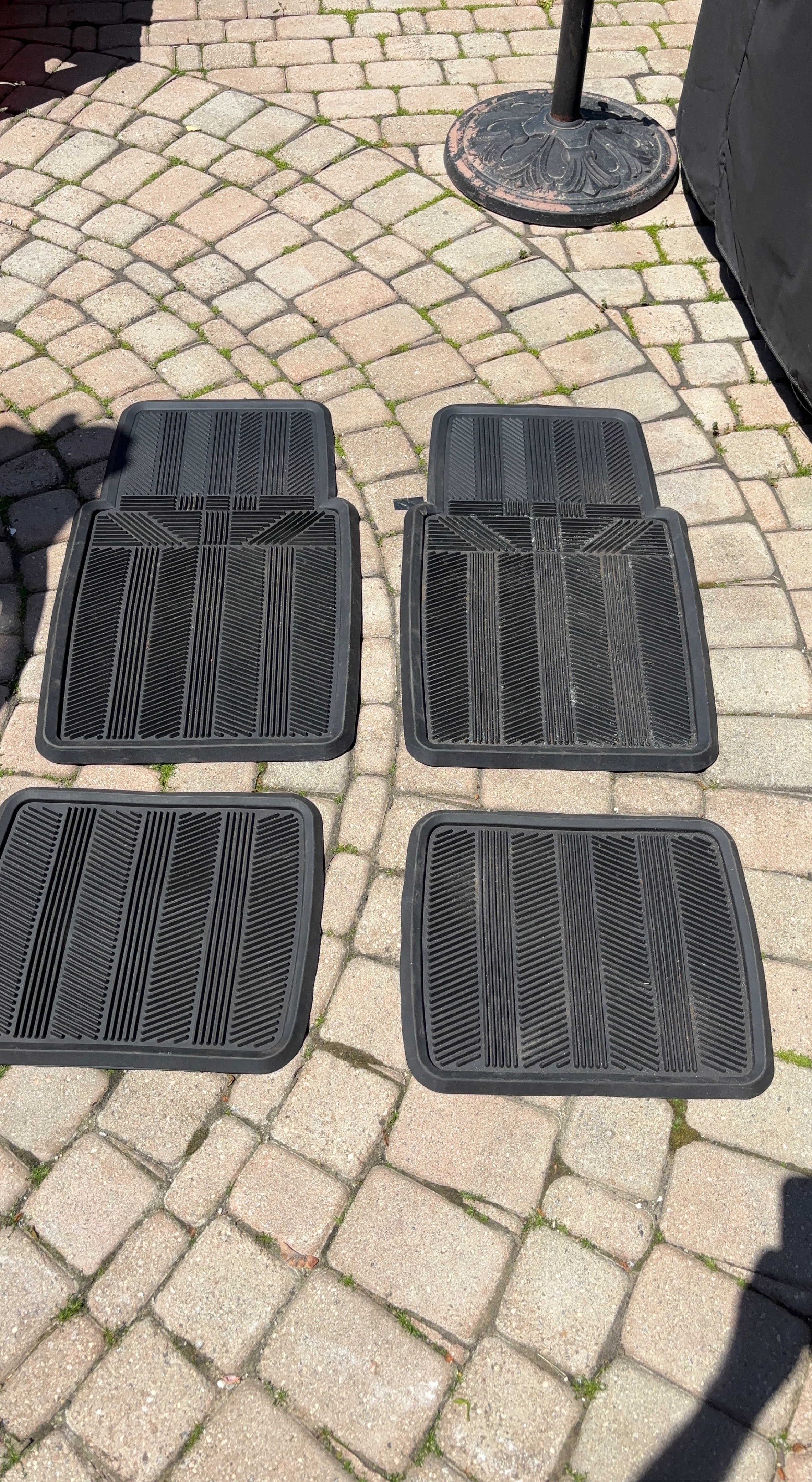 Set of 4 Black Rubber Car Floor Mats