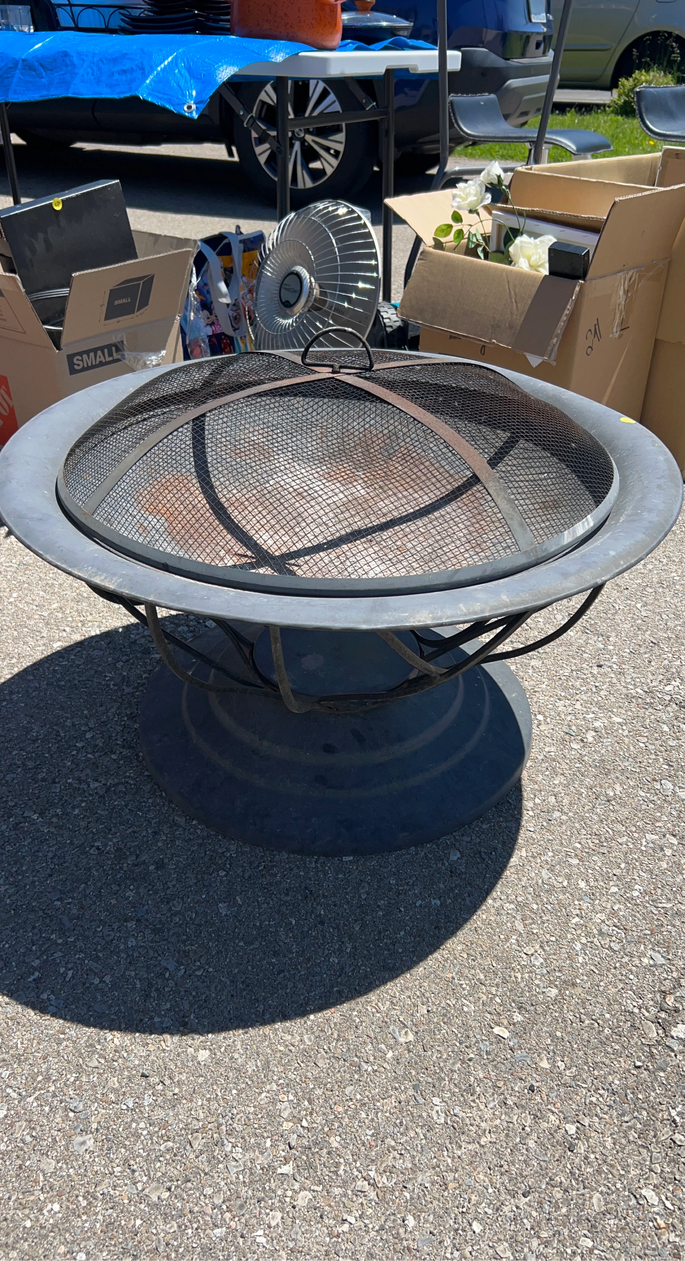Metal Fire Pit with Mesh Spark Screen