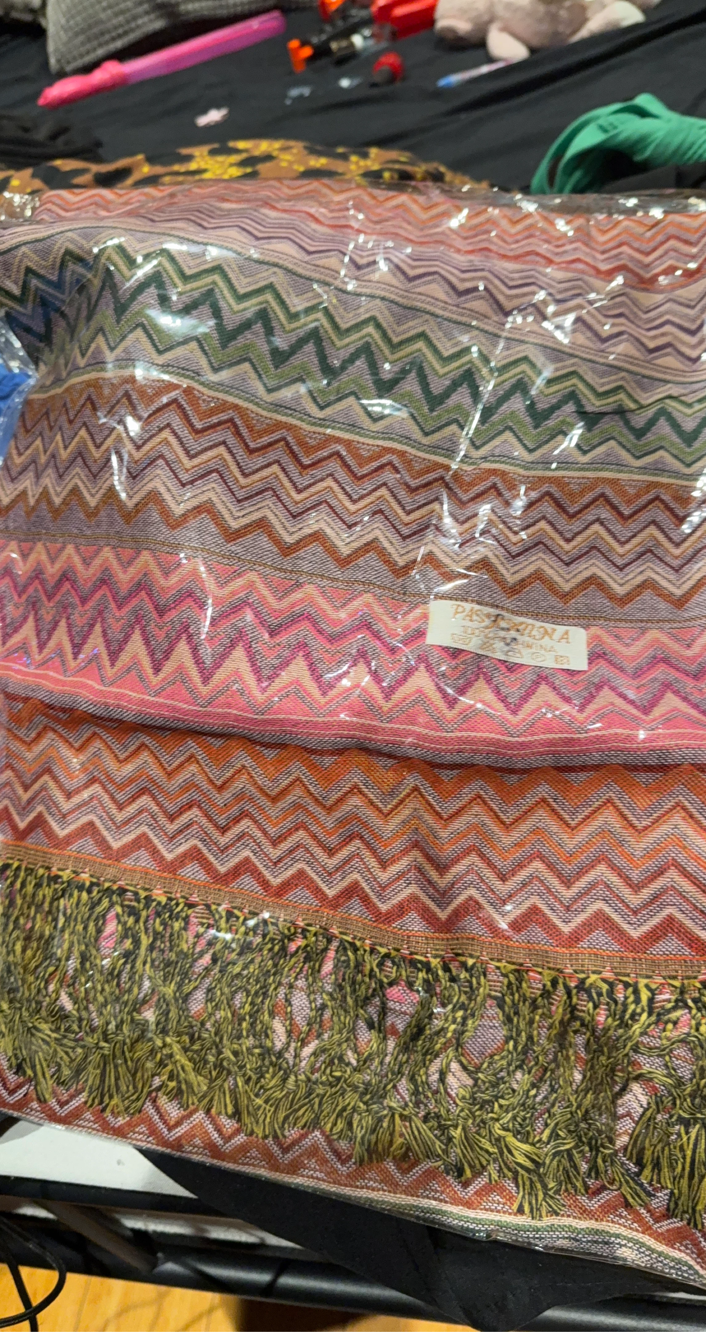 PASTENA Scarf with Zigzag Pattern