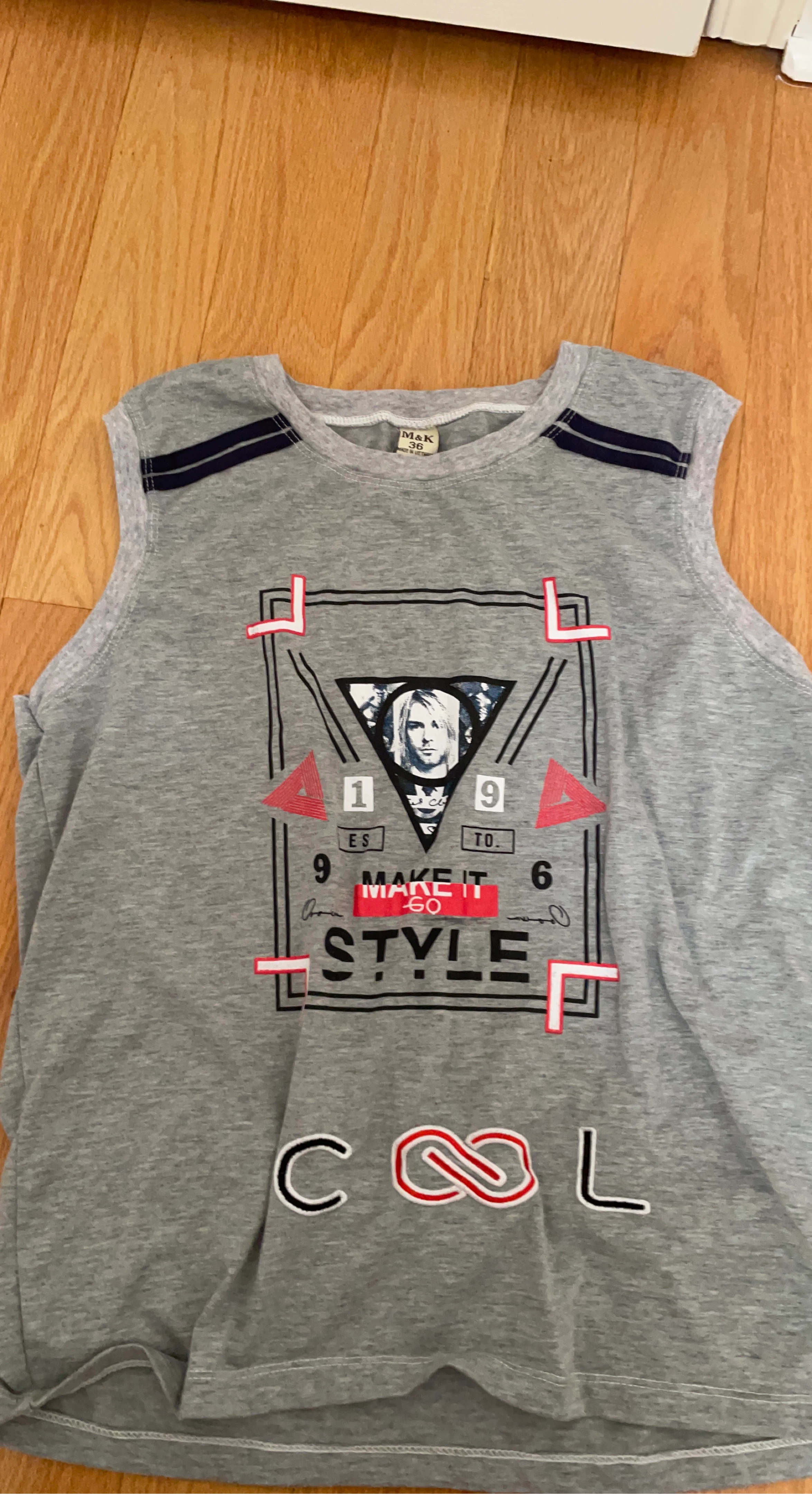M&K Grey Sleeveless Shirt Size 36
