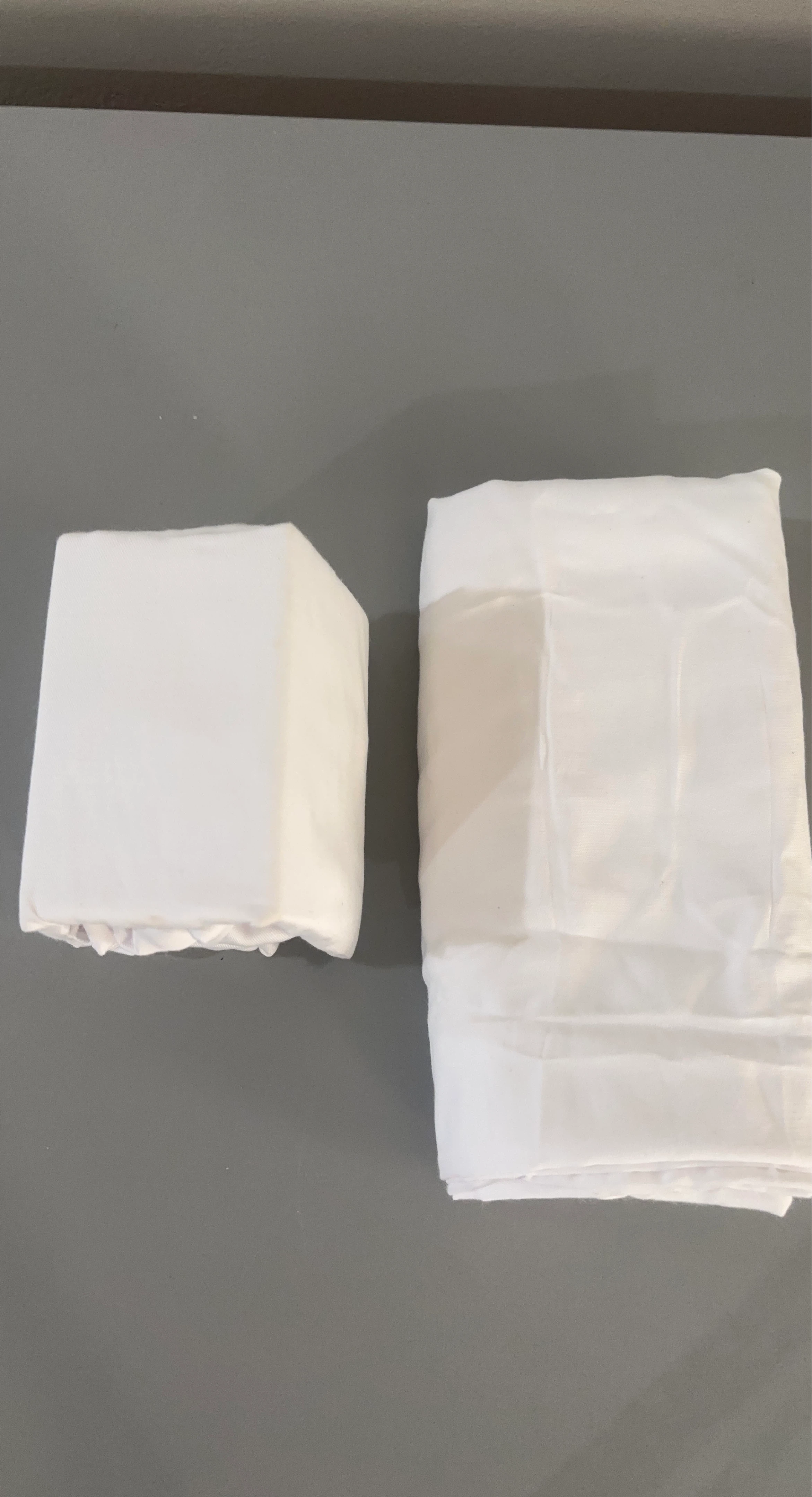 New Set of 2 White Pillowcases