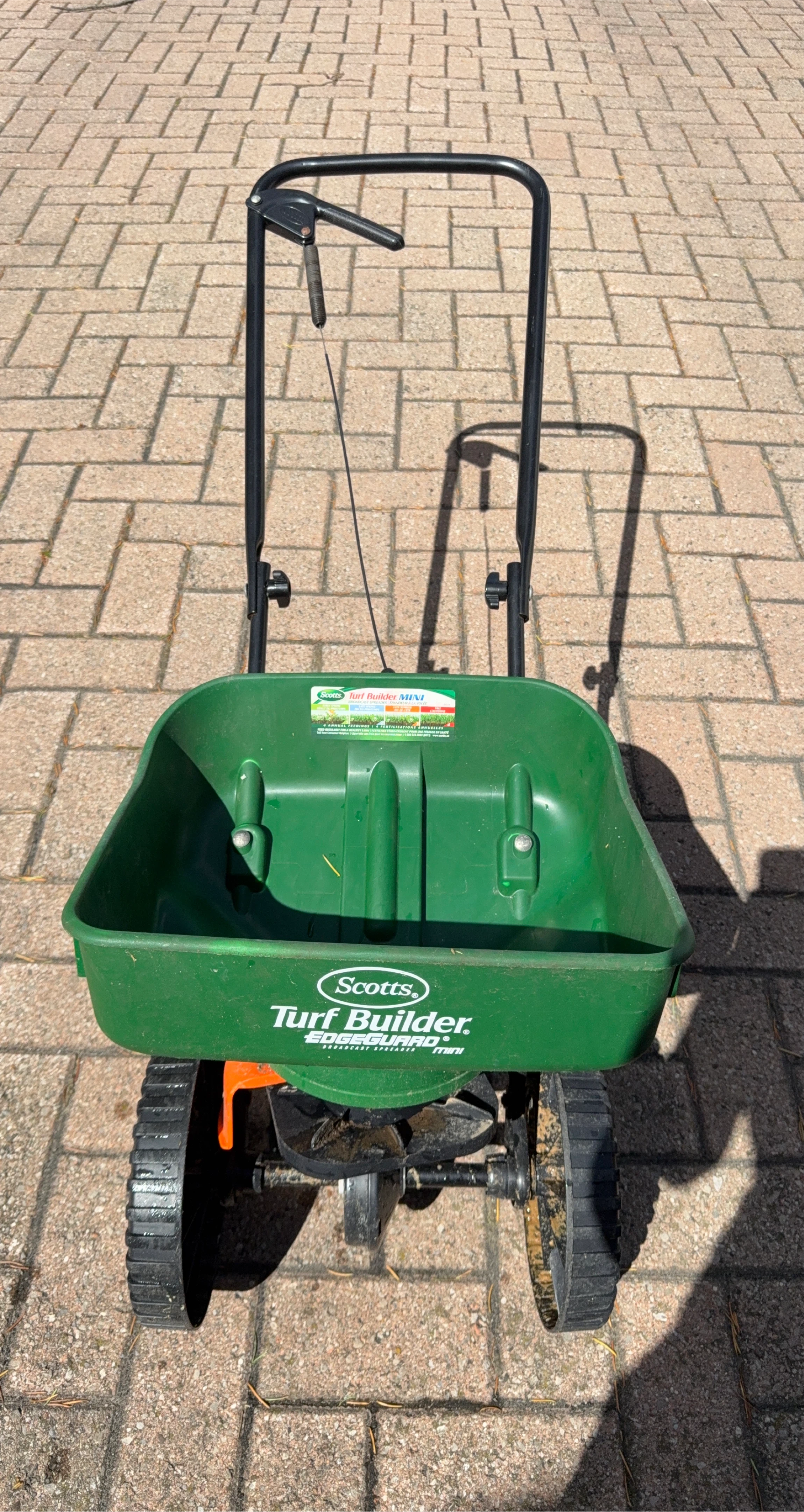 Scotts Turf Builder EDGEGUARD Mini Spreader