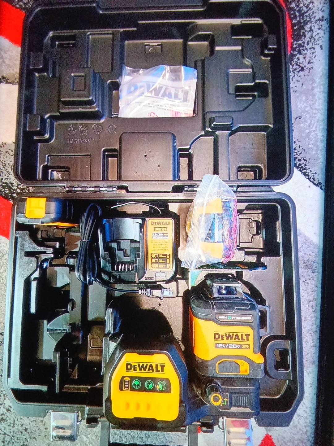 DEWALT 12V/20V Xr Laser Level Kit with Charger and Case