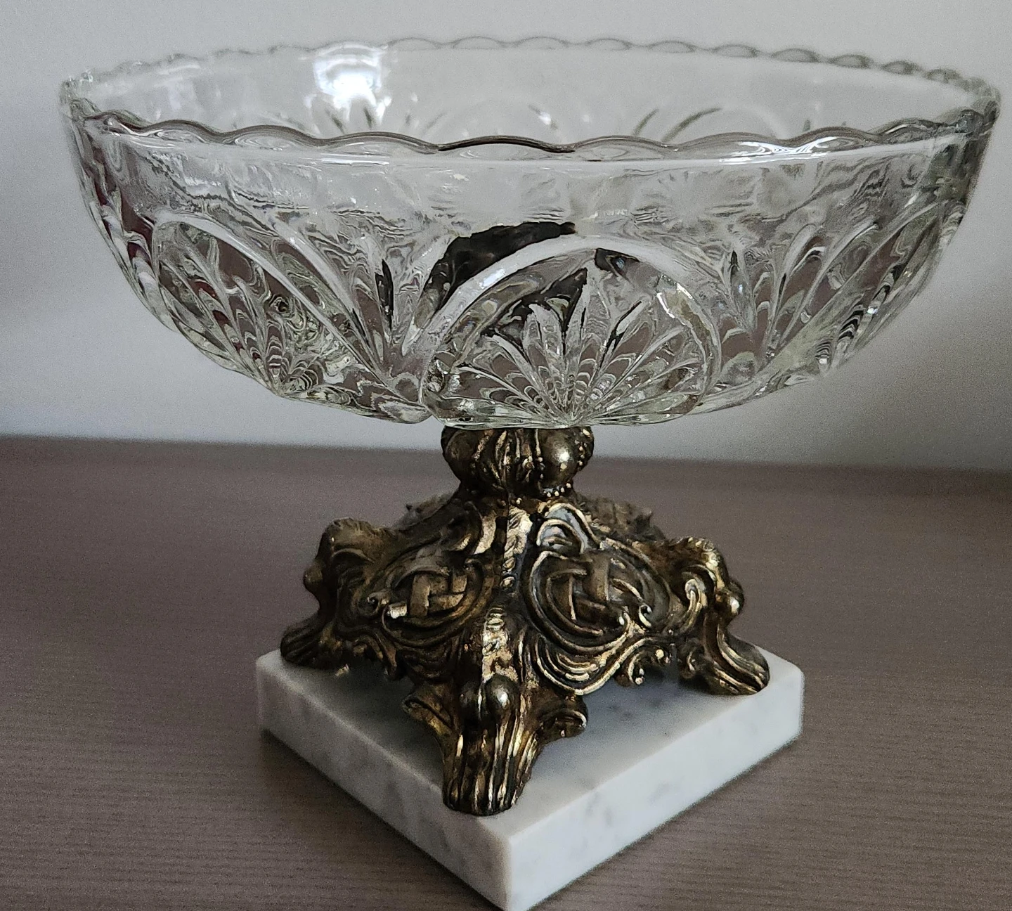 Crystal compote bowl with decorative stand