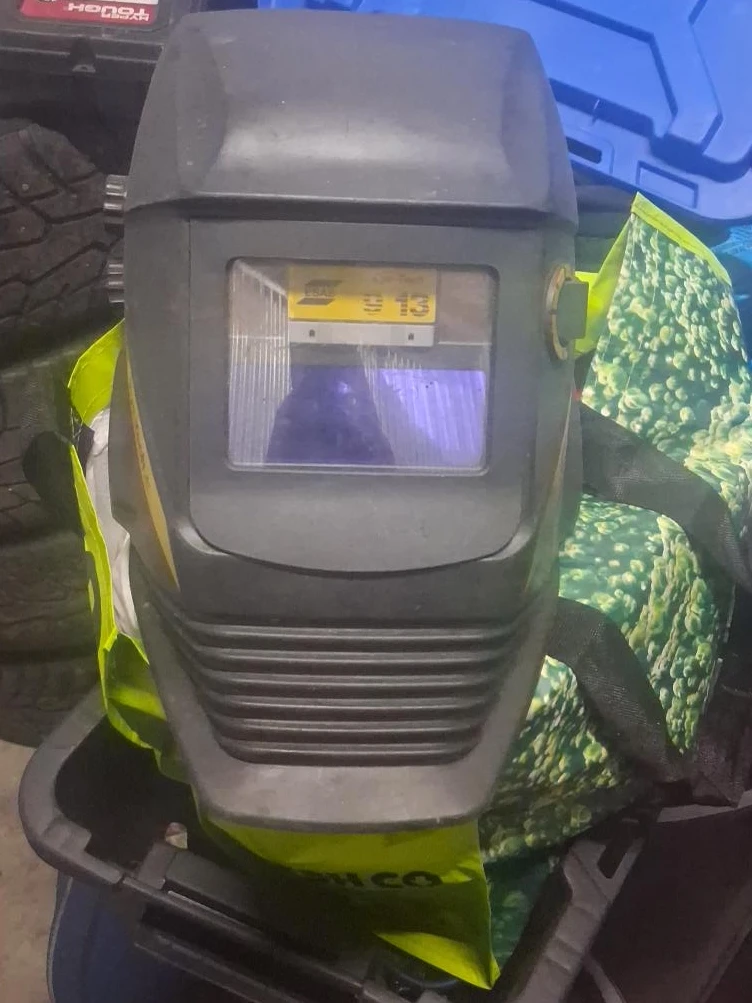 ESAB 9-13 Auto Darkening Welding Helmet