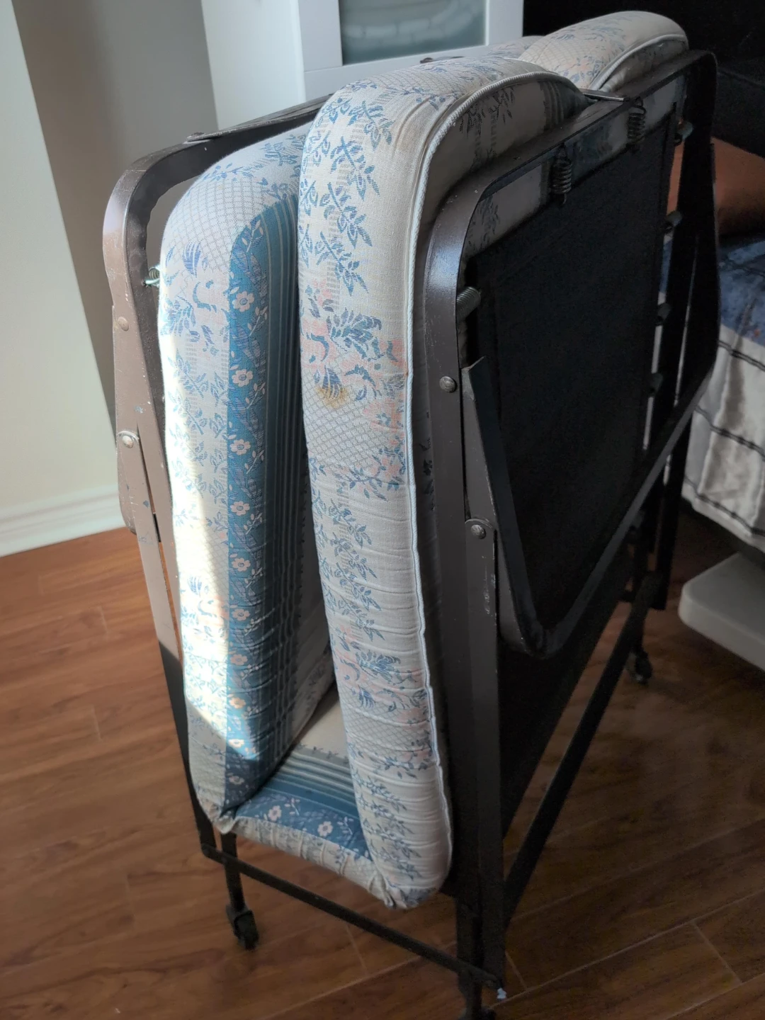 Folding Cot Bed with Floral Pattern