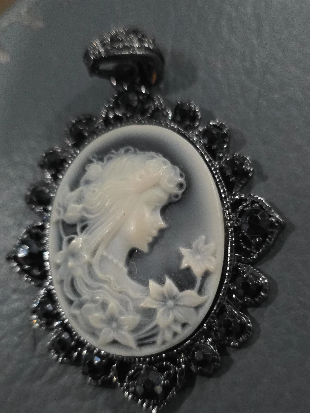 Vintage Cameo Pendant Necklace with Black Rhinestones