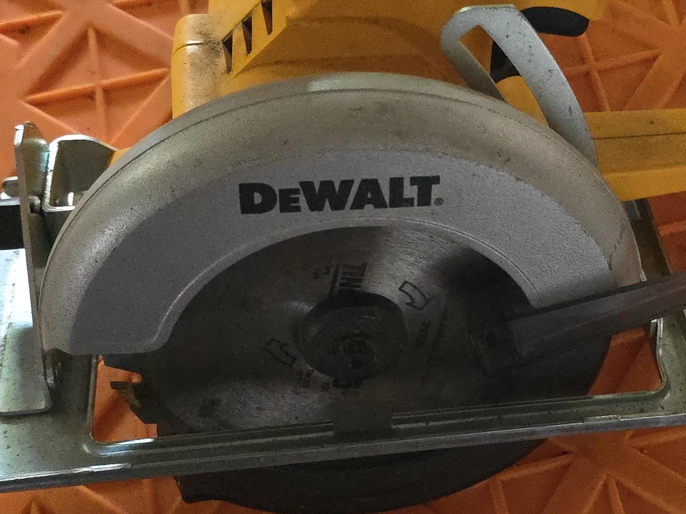DEWALT Circular Saw
