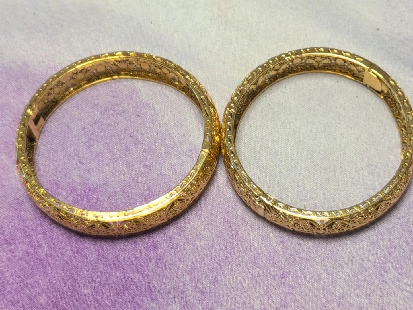 Set of 2 gold-tone filigree bangles