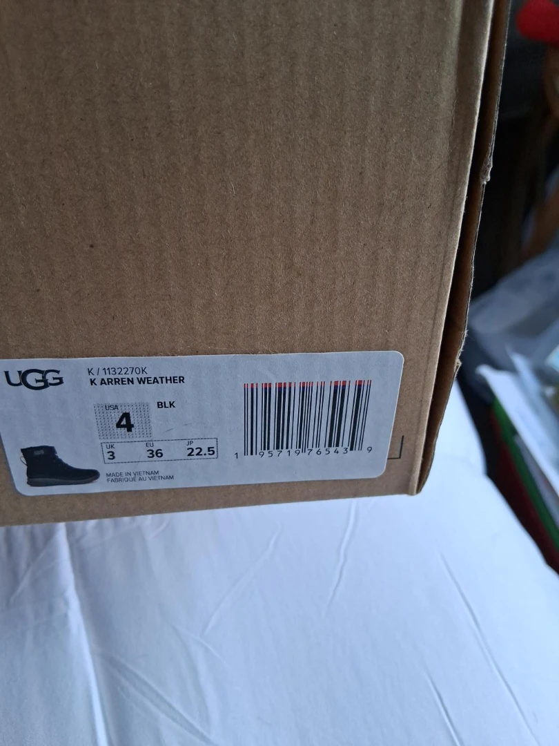 UGG K Arren Weather Boots - Size 4 (BLK)
