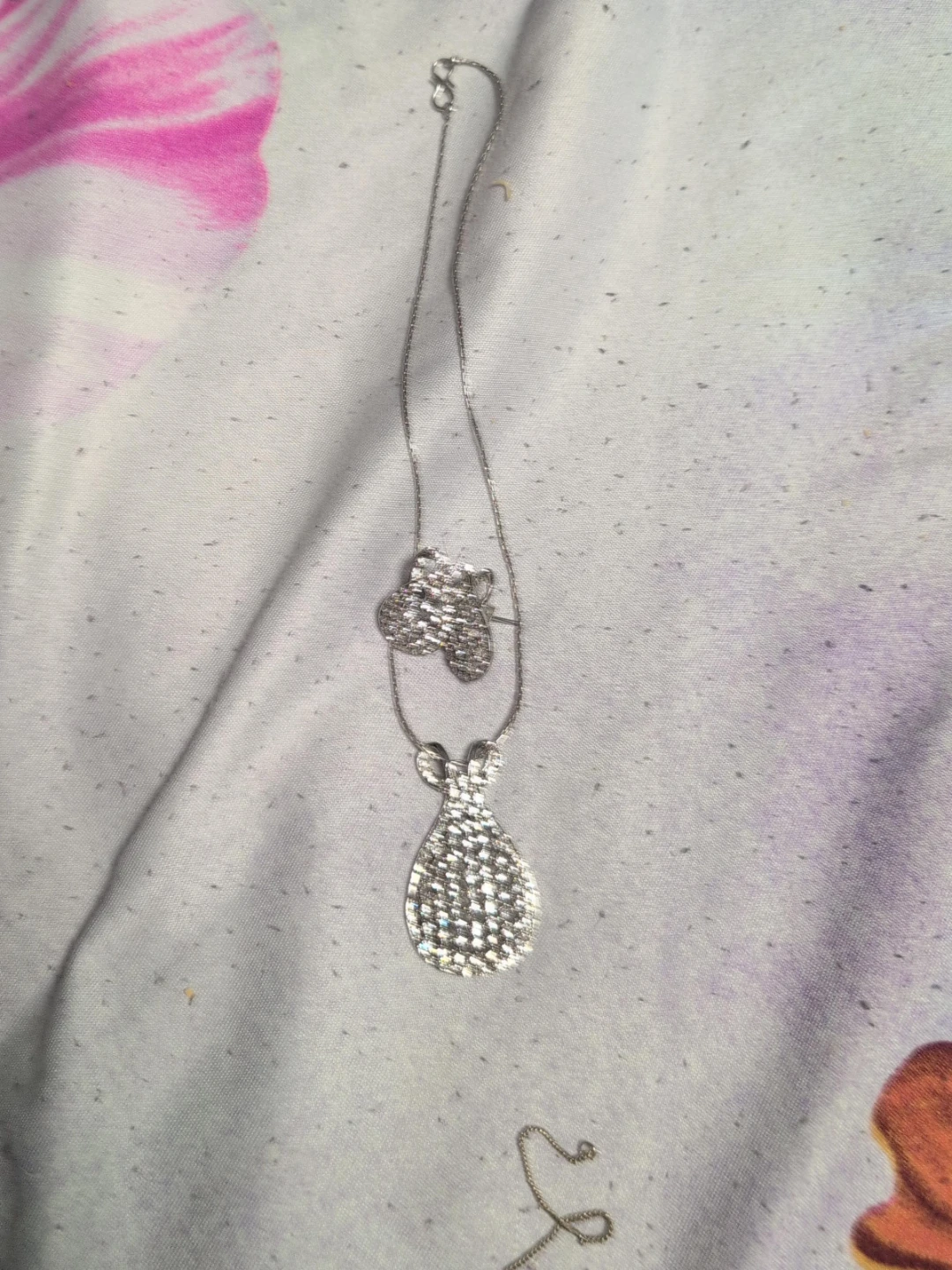 Silver-tone Necklace with Sparkly Pendant