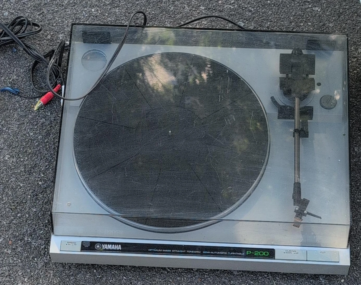 Yamaha P-200 Semi-Automatic Turntable