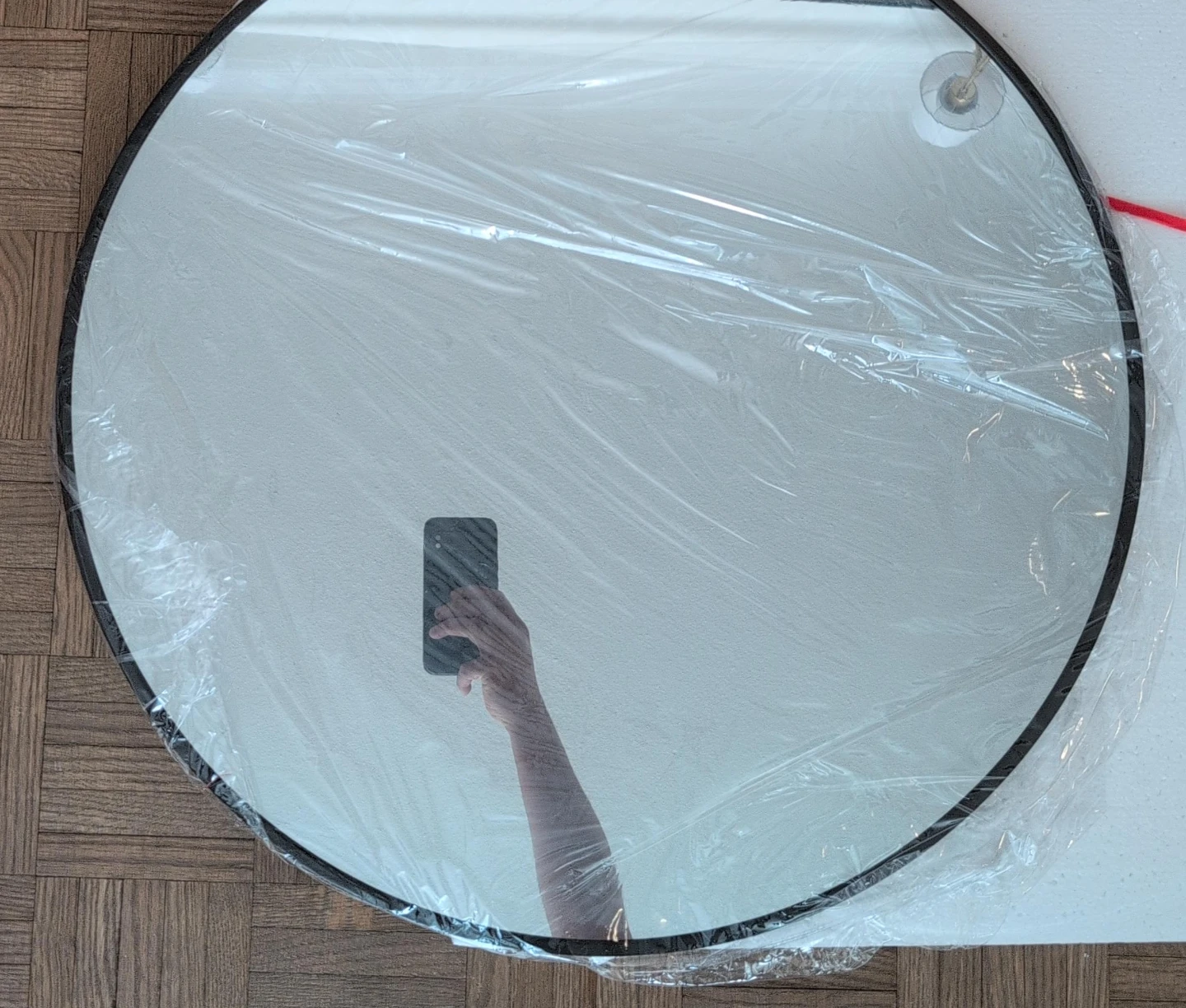 Round Wall-mounted Mirror