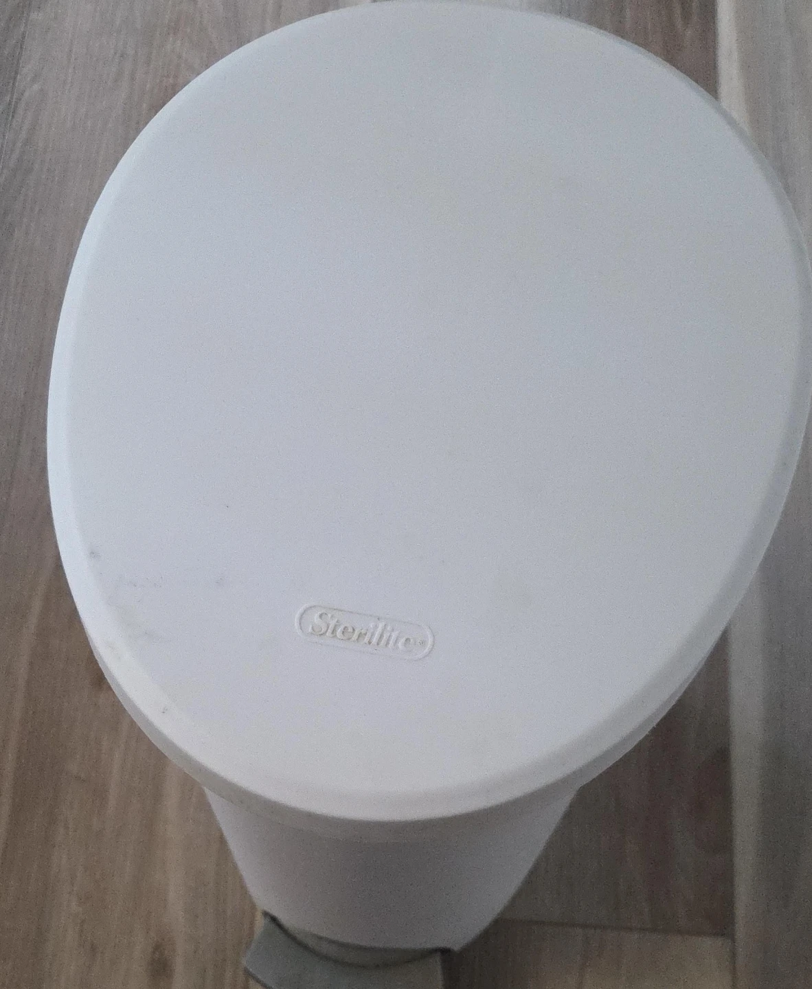 Sterilite White Step Trash Can