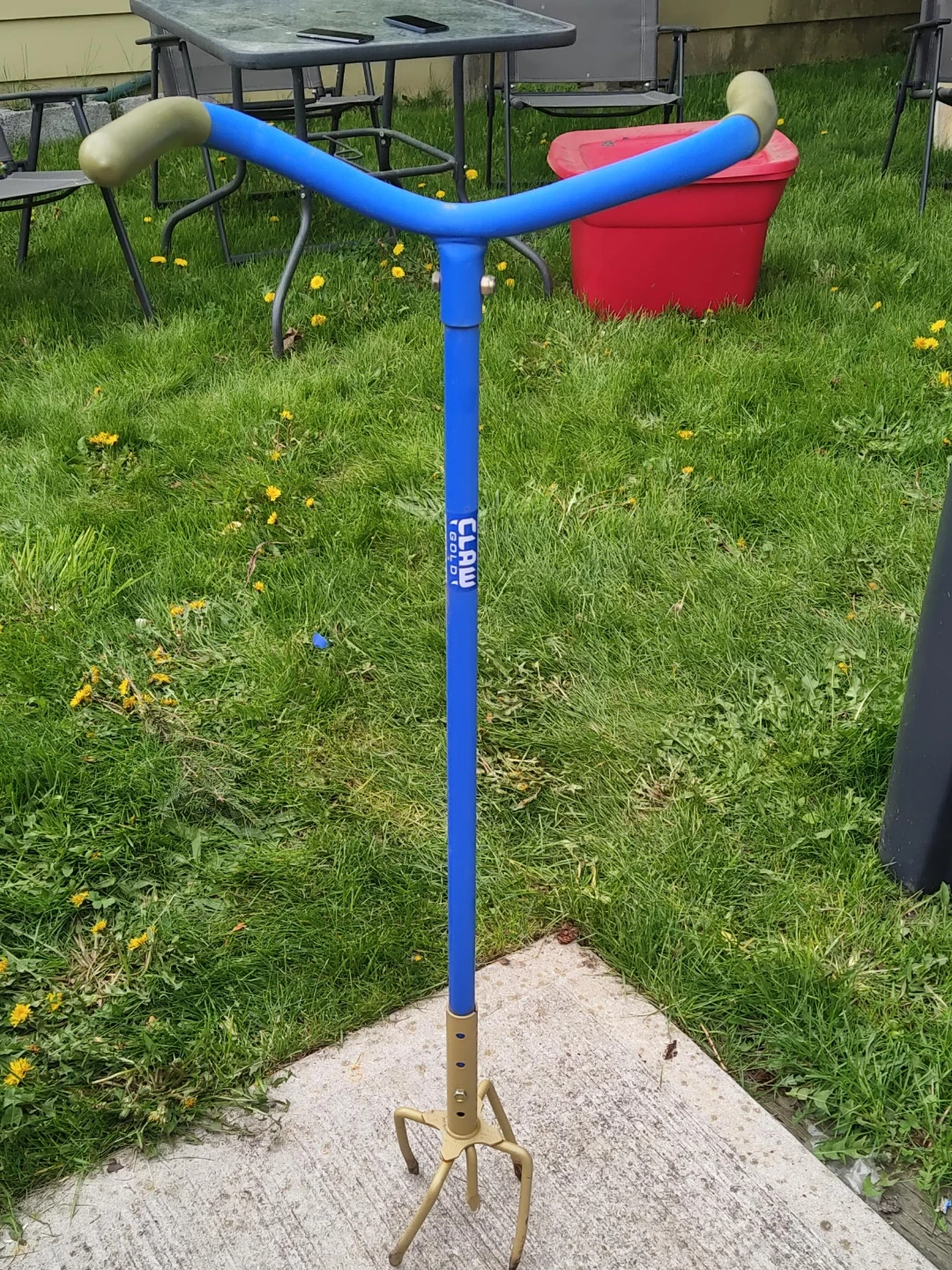 The Claw Weed Puller