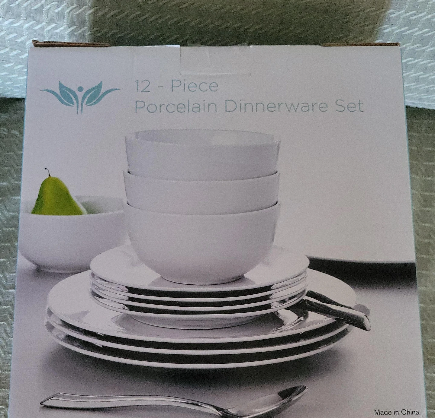 12-Piece Porcelain Dinnerware Set