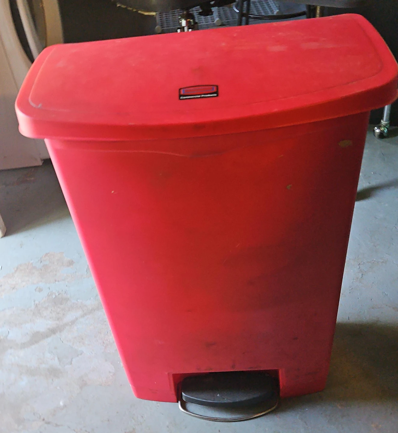 Rubbermaid Commercial Products Red Step Can Trash Bin